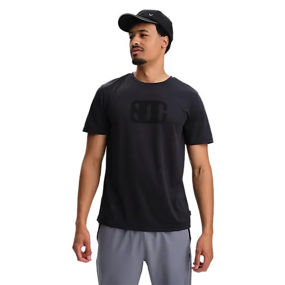 405510102101 SOC M Run Graphic Mesh Tee 405510102101 SOC M Run Graphic Mesh Tee Model01 Detail