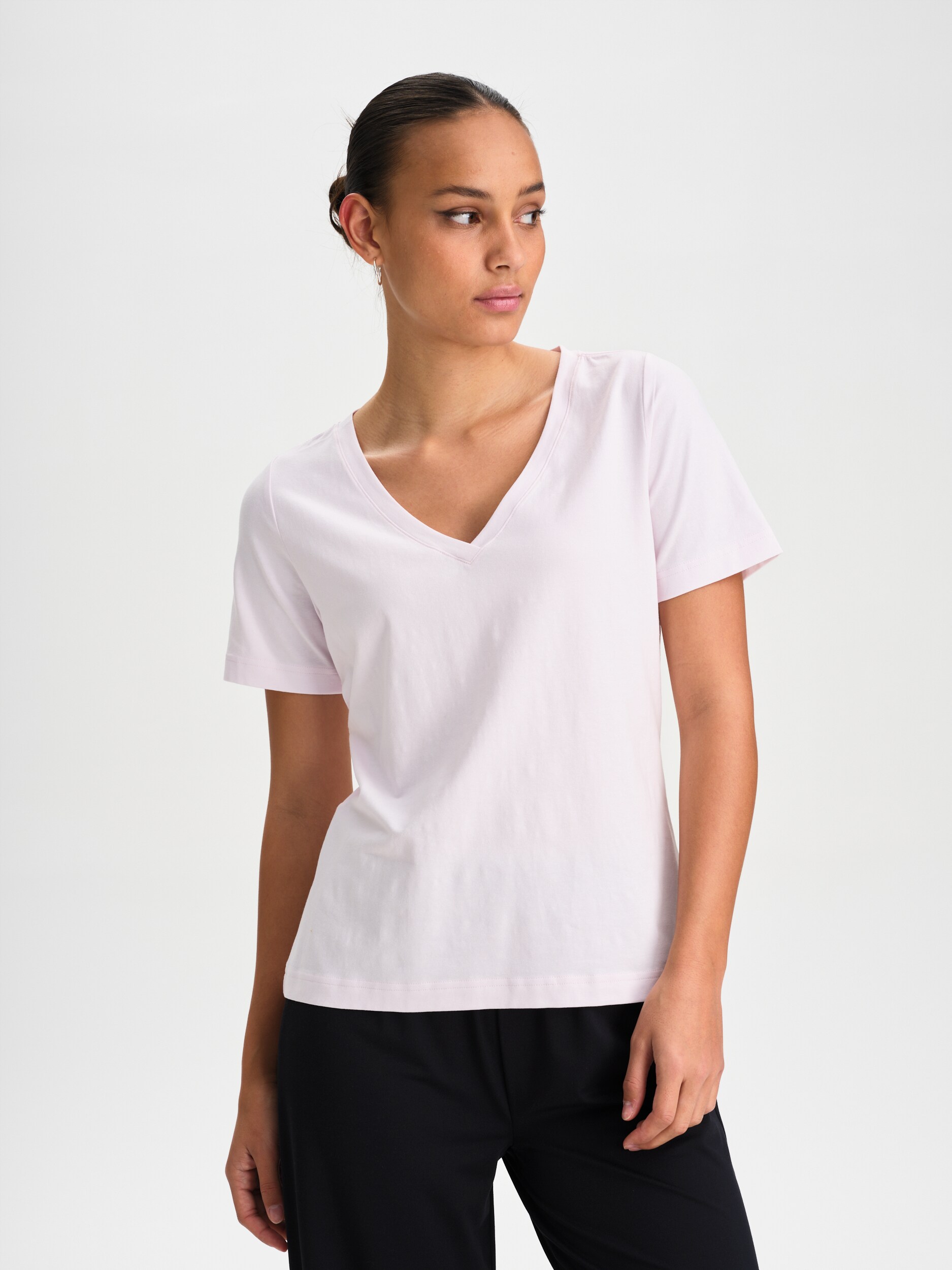 
SOC, 
W REGULAR FIT V-NECK TEE, 
Detail 1
