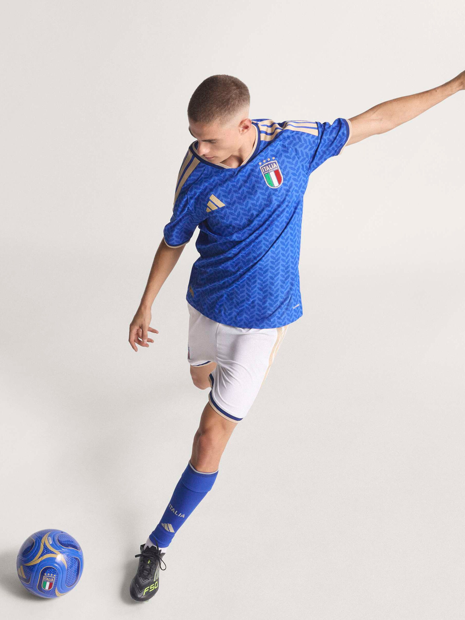 ADIDAS, Italy 26 Home Authentic Jersey