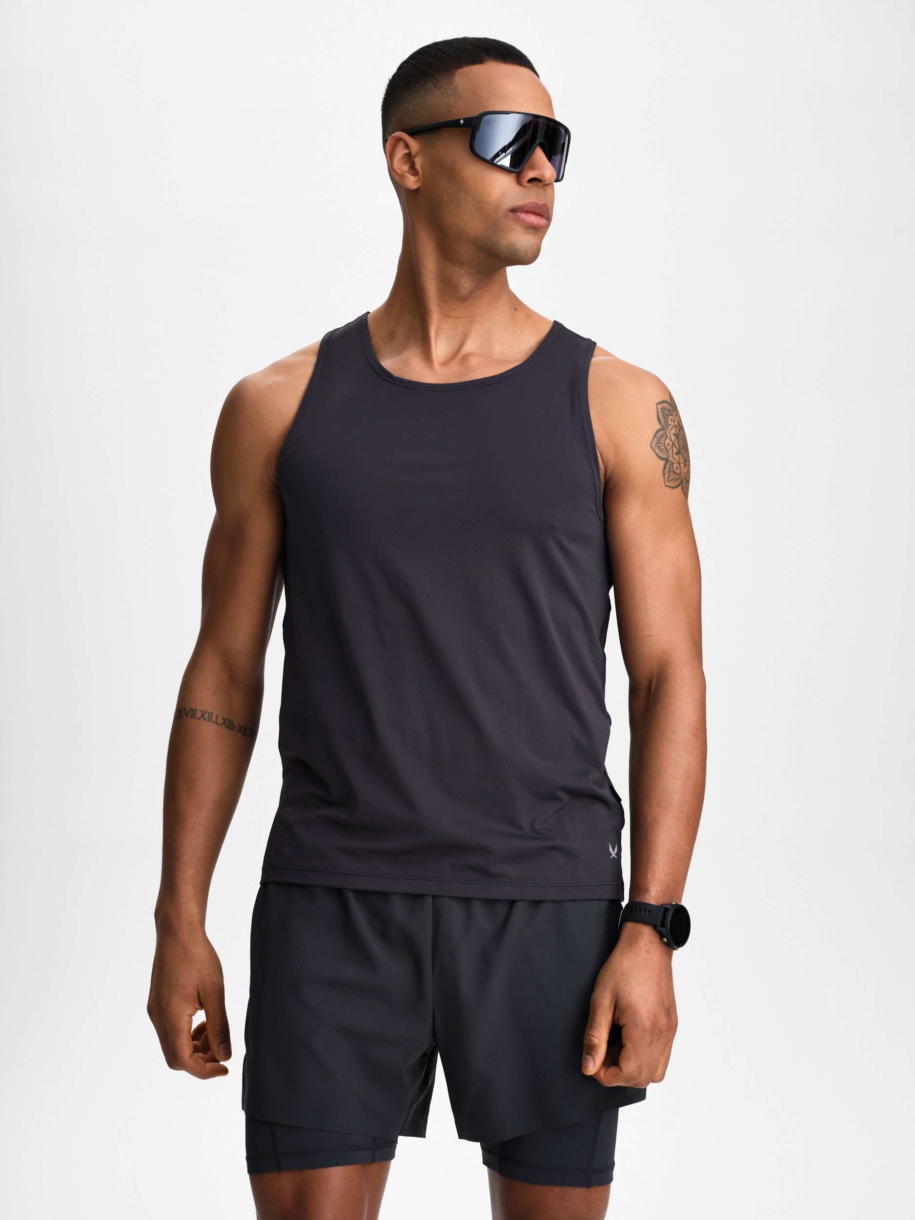 SOC, M RUN AIRY SINGLET