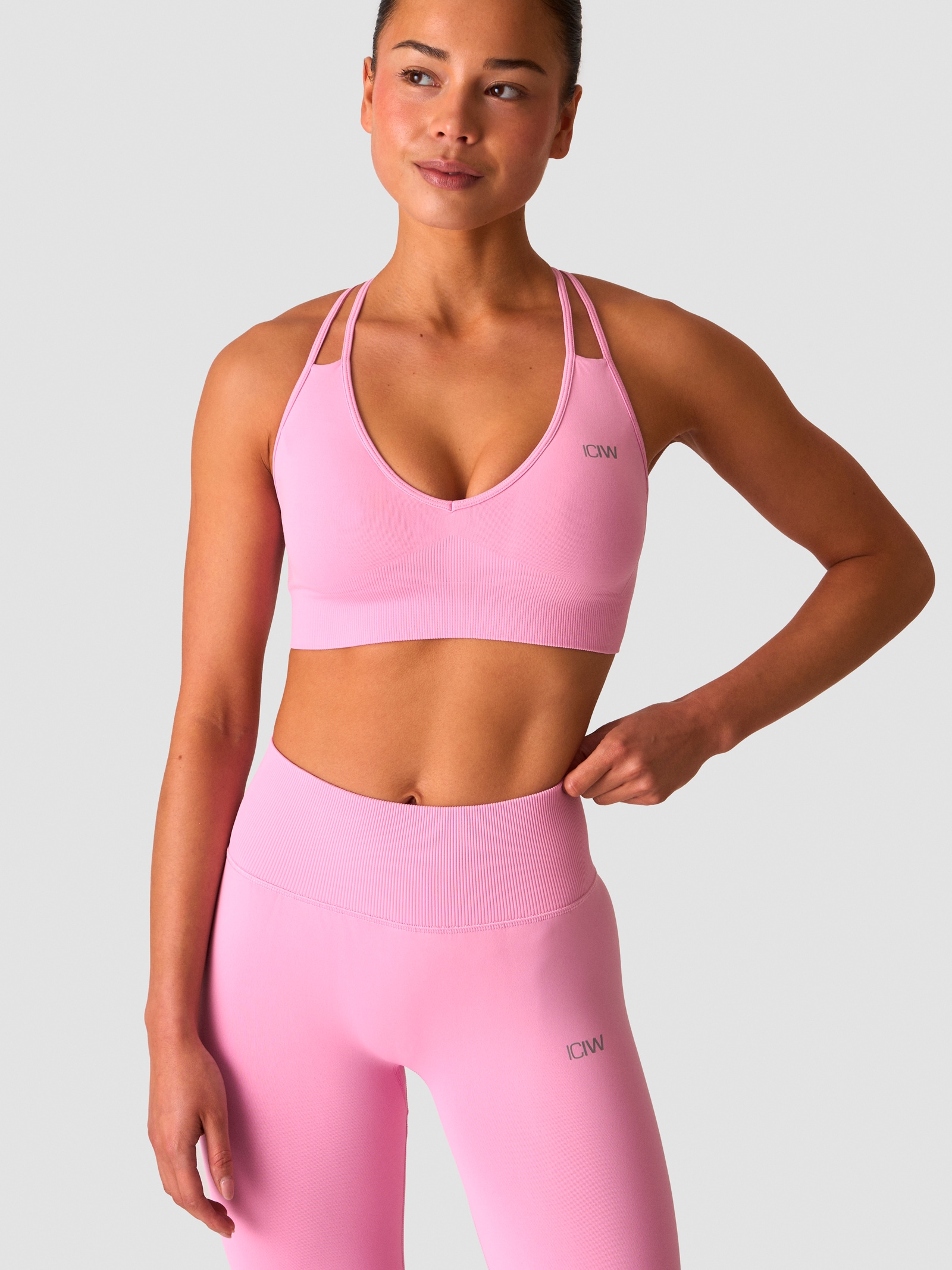 
ICANIWILL, 
Define Seamless V-shape Sports Bra W, 
Detail 1
