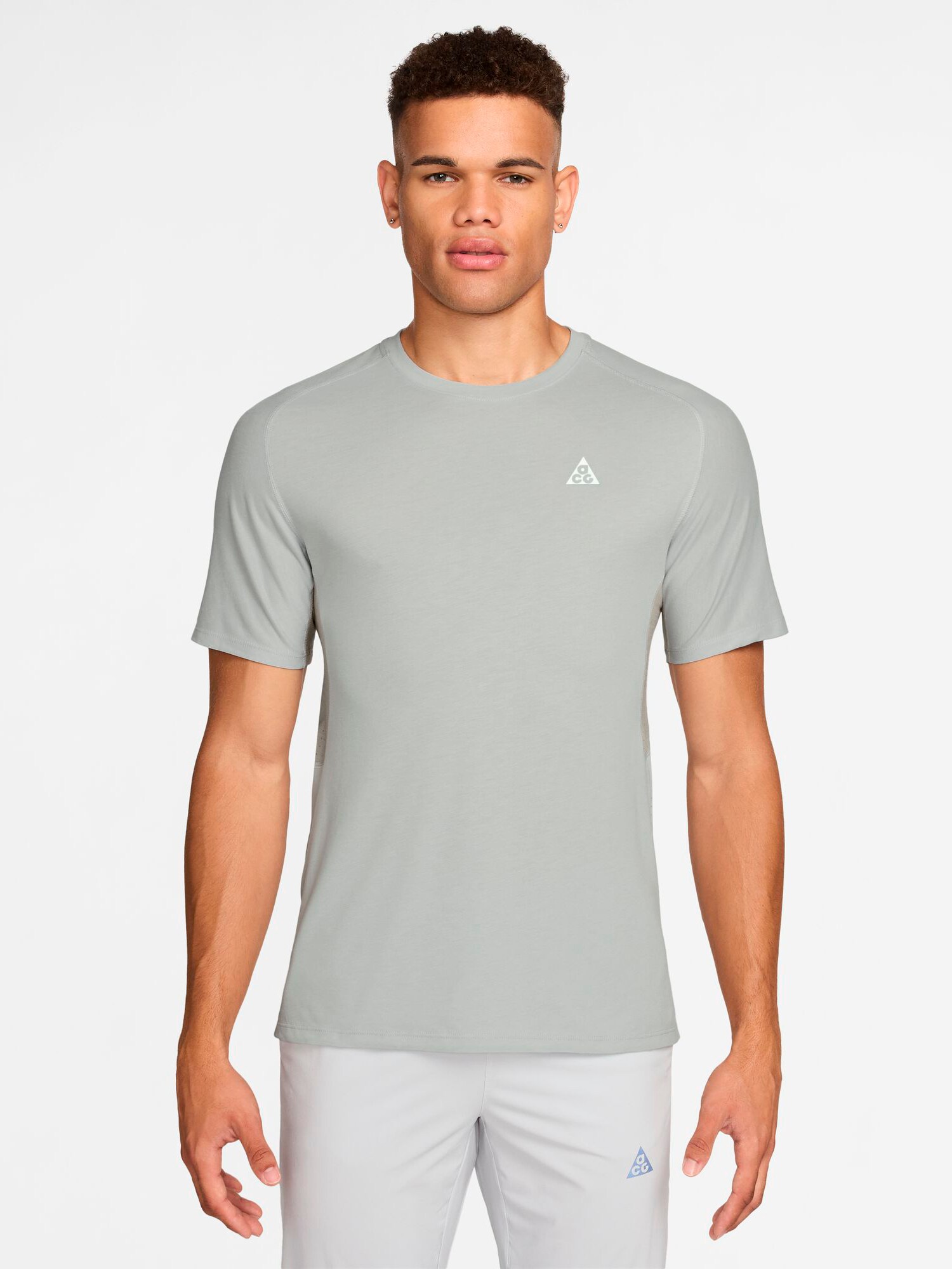 
NIKE, 
M ACG "SOLAR CHASE SS, 
Detail 1
