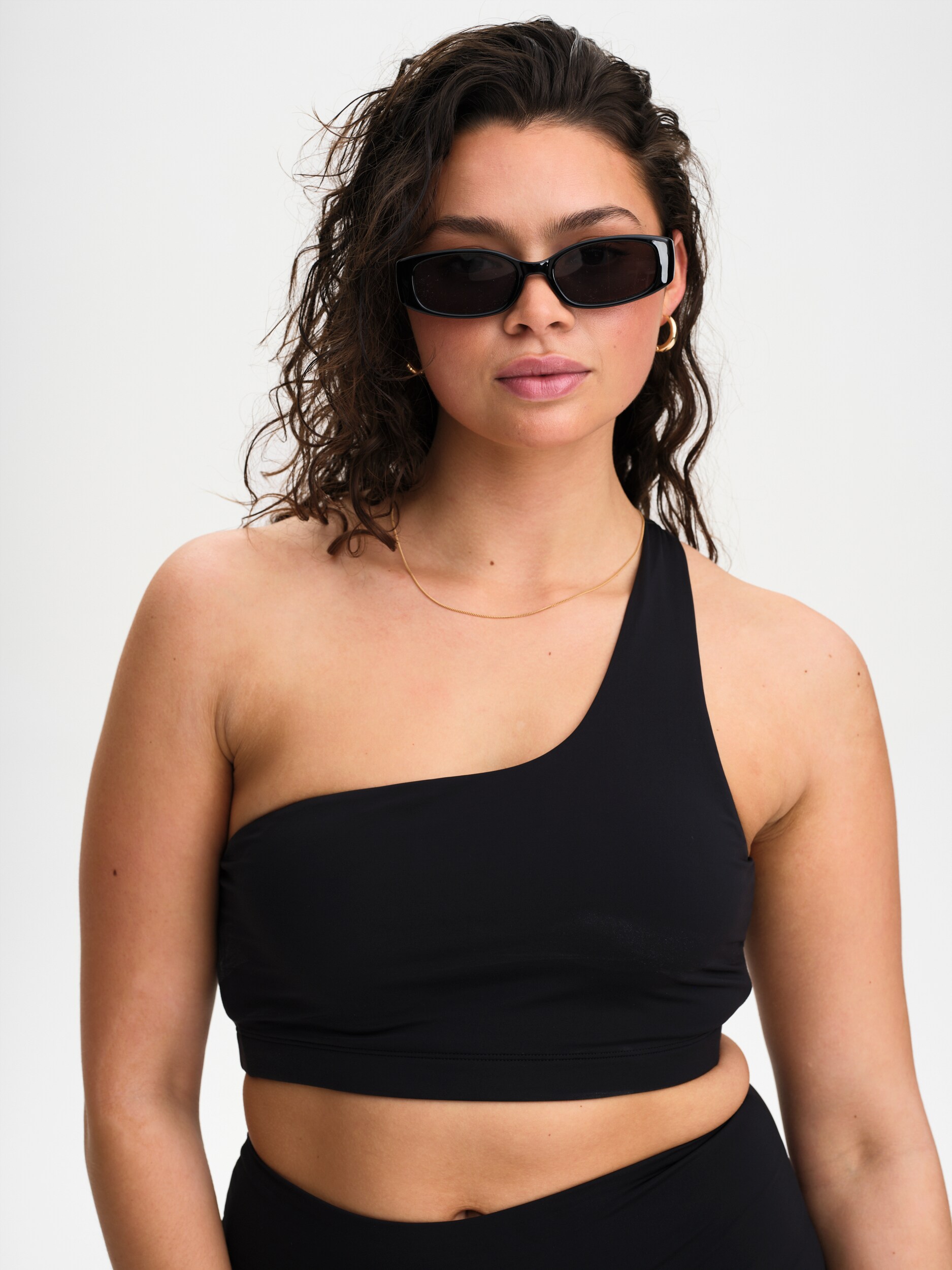 SOC, W BEACH ONESHOULDER