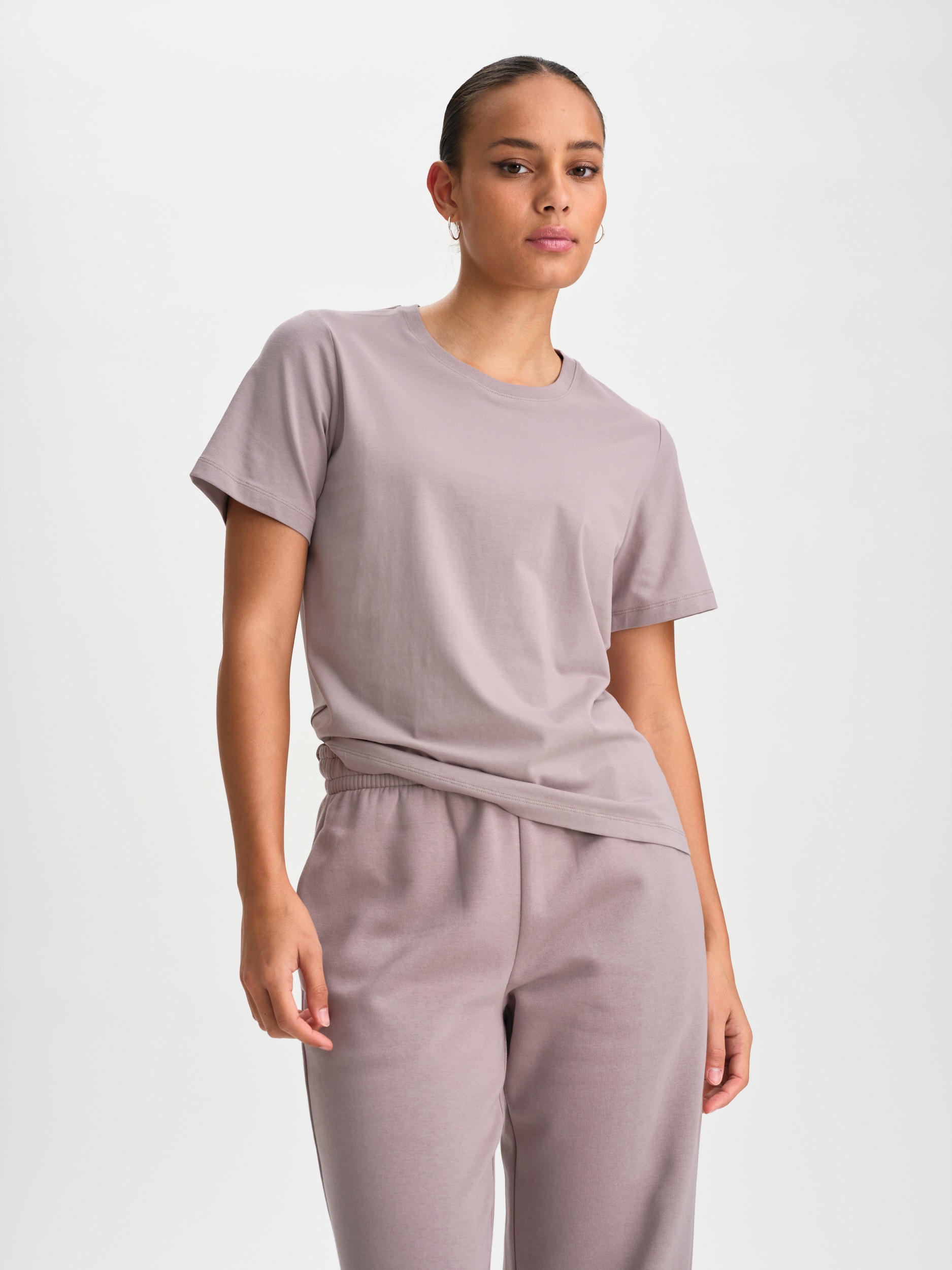 
SOC, 
W REGULAR FIT R-NECK TEE, 
Detail 1
