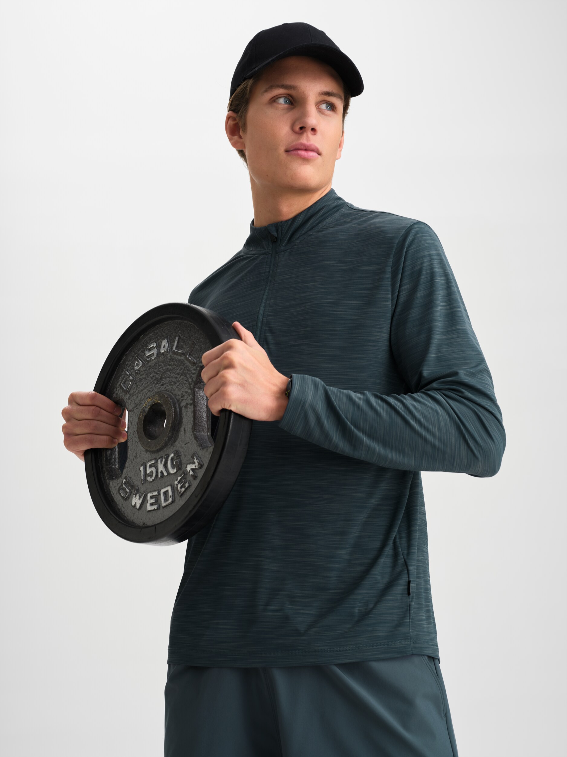 SOC, M TRAIN HALFZIP