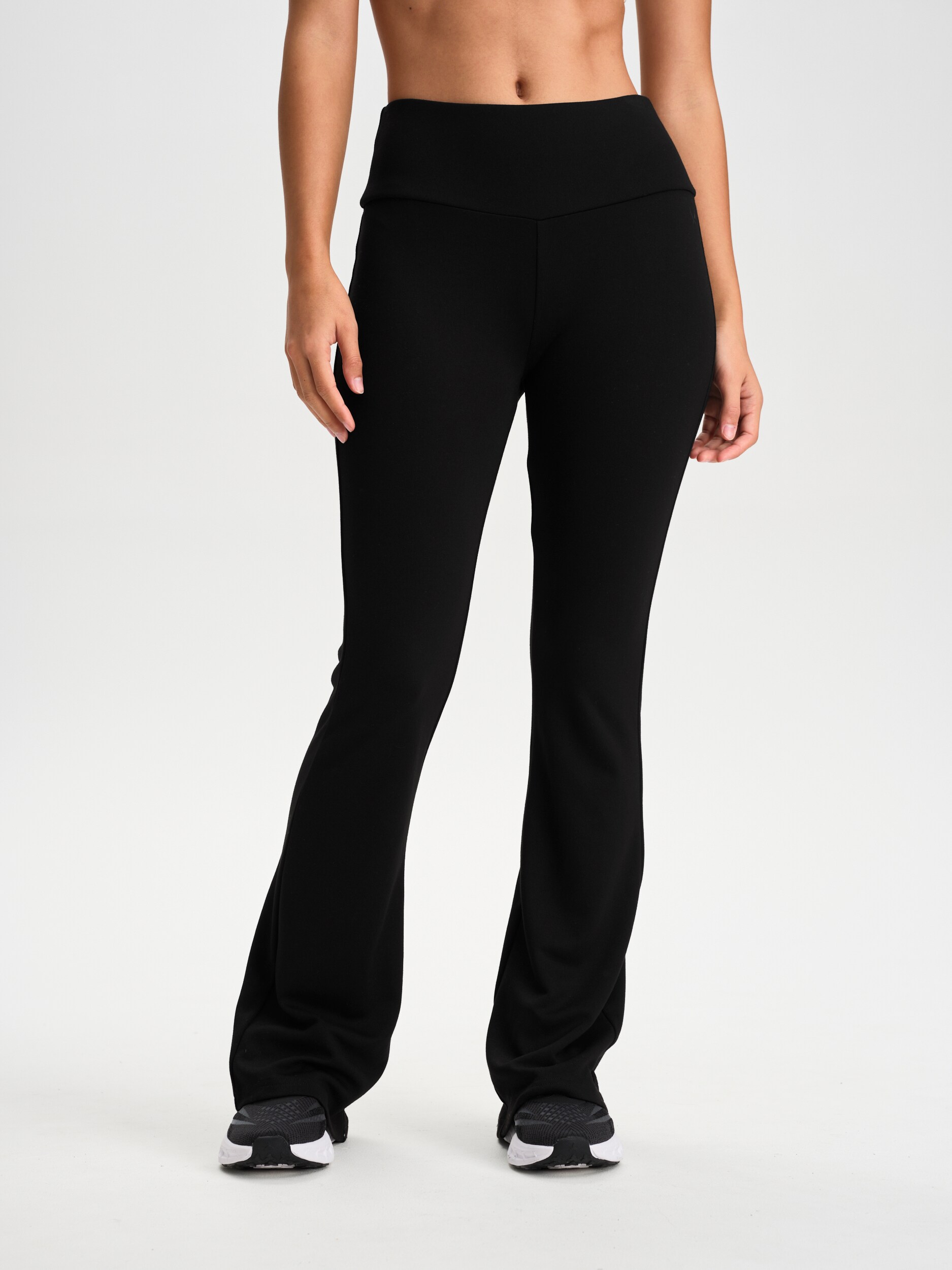 
SOC, 
W Flare Pant, 
Detail 1
