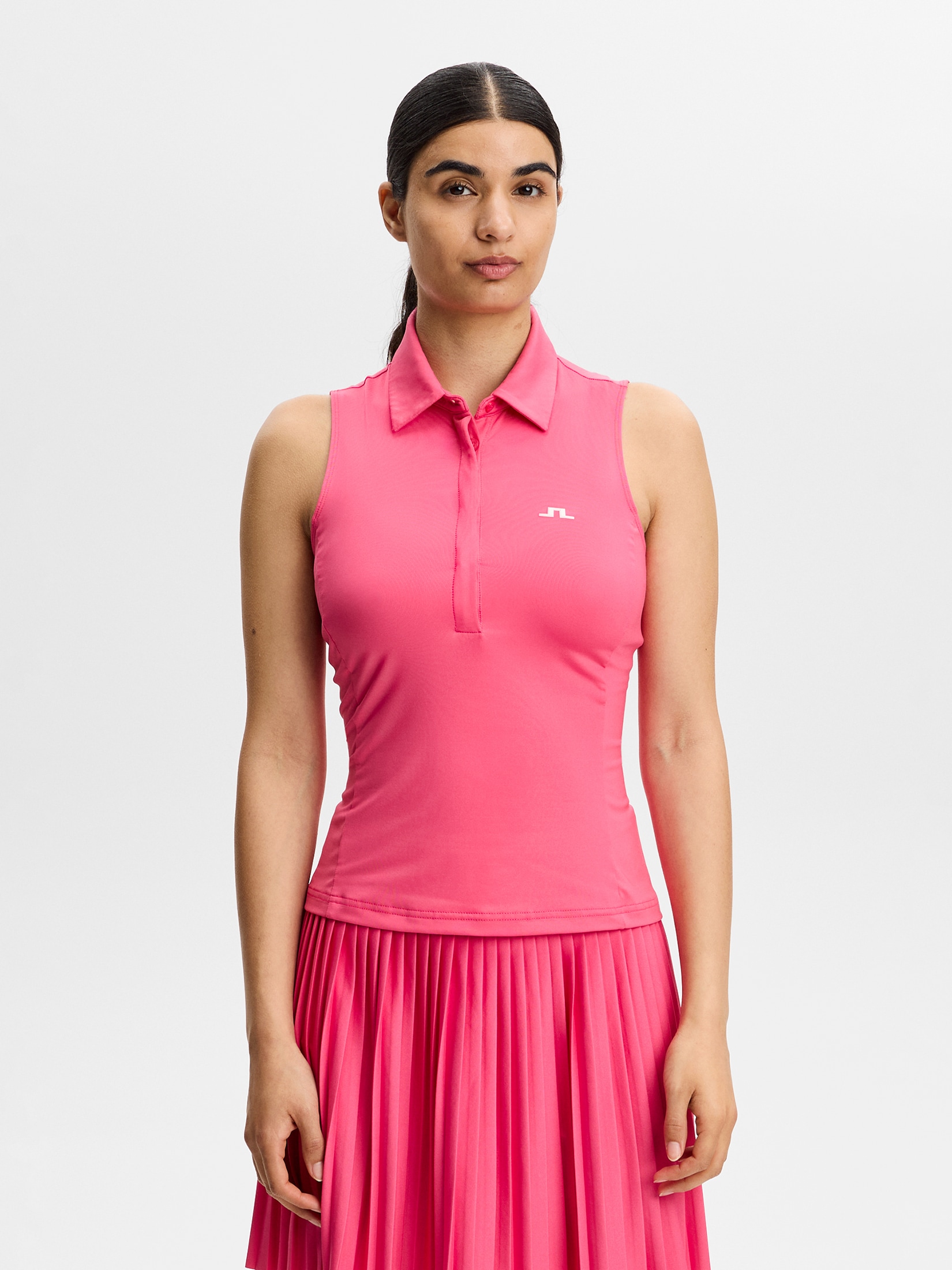 
J LINDEBERG, 
W KRISTINA SLEEVELESS POLO, 
Detail 1
