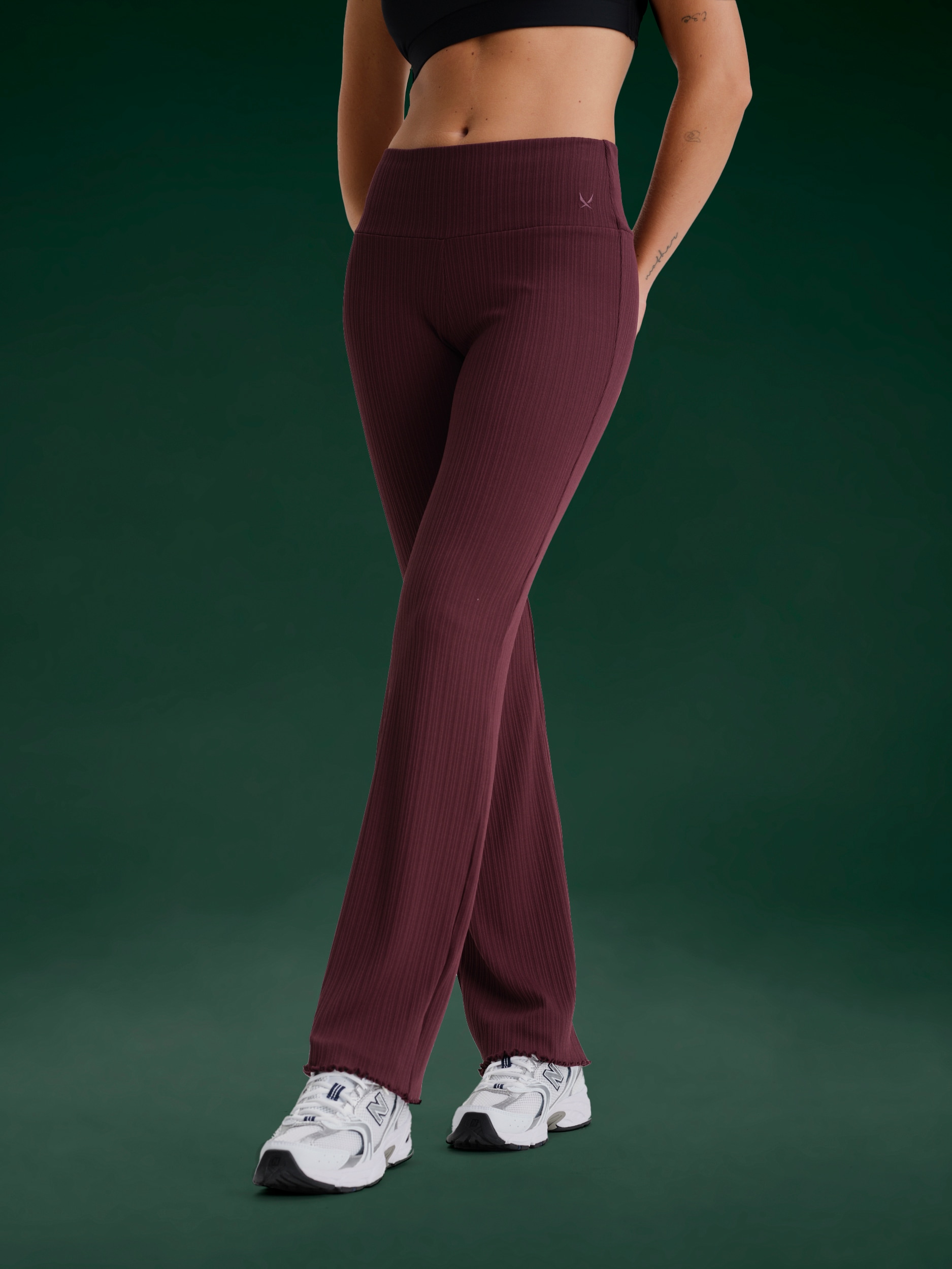 
SOC, 
W Motion Pant, 
Detail 1
