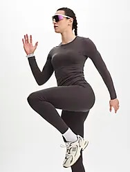 W SOFT FITNESS LONGSLEEVE - BROWN SLATE Model01 Small1x1