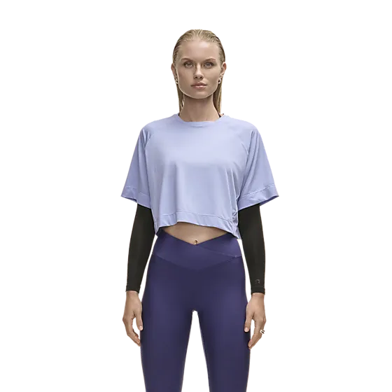 401412101102 CASALL Laser Mesh Crop Tee 401412101102 CASALL Laser Mesh Crop Tee Model01 Detail