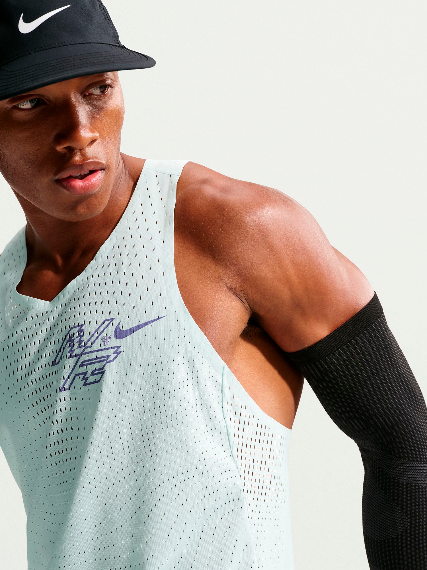 NIKE, M NK DFADV AEROSWIFT GFX SNGLT