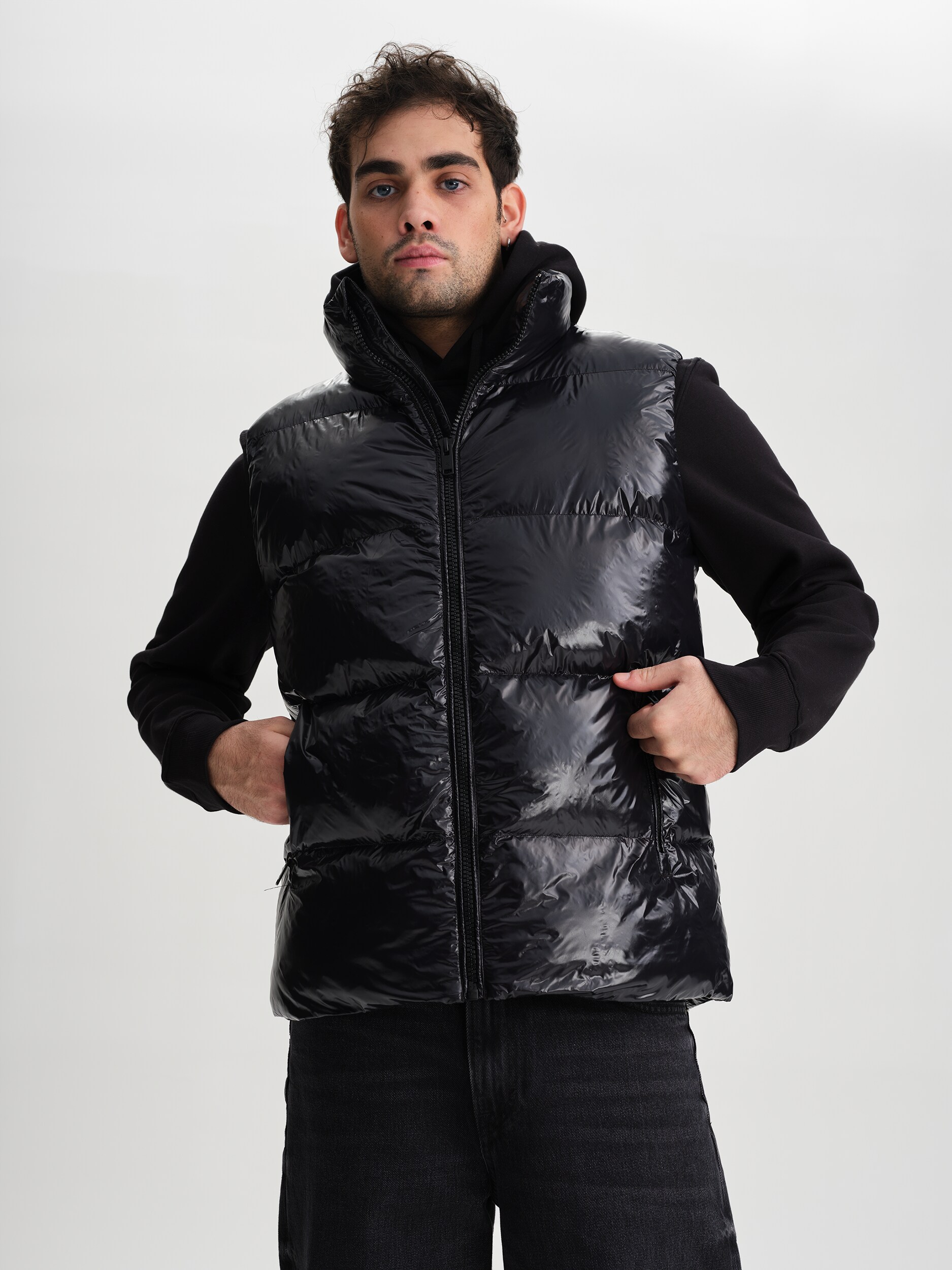 
EVEREST, 
M Priel Vest, 
Detail 1
