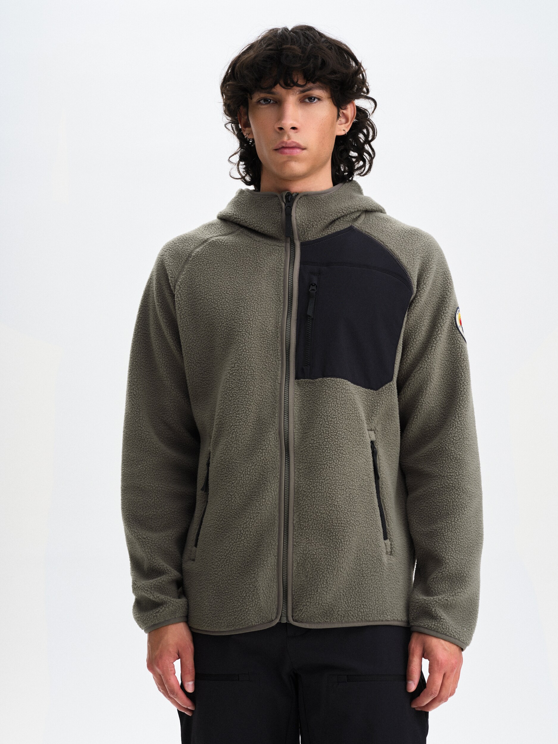 
EVEREST, 
M PILE HOOD RETRO, 
Detail 1
