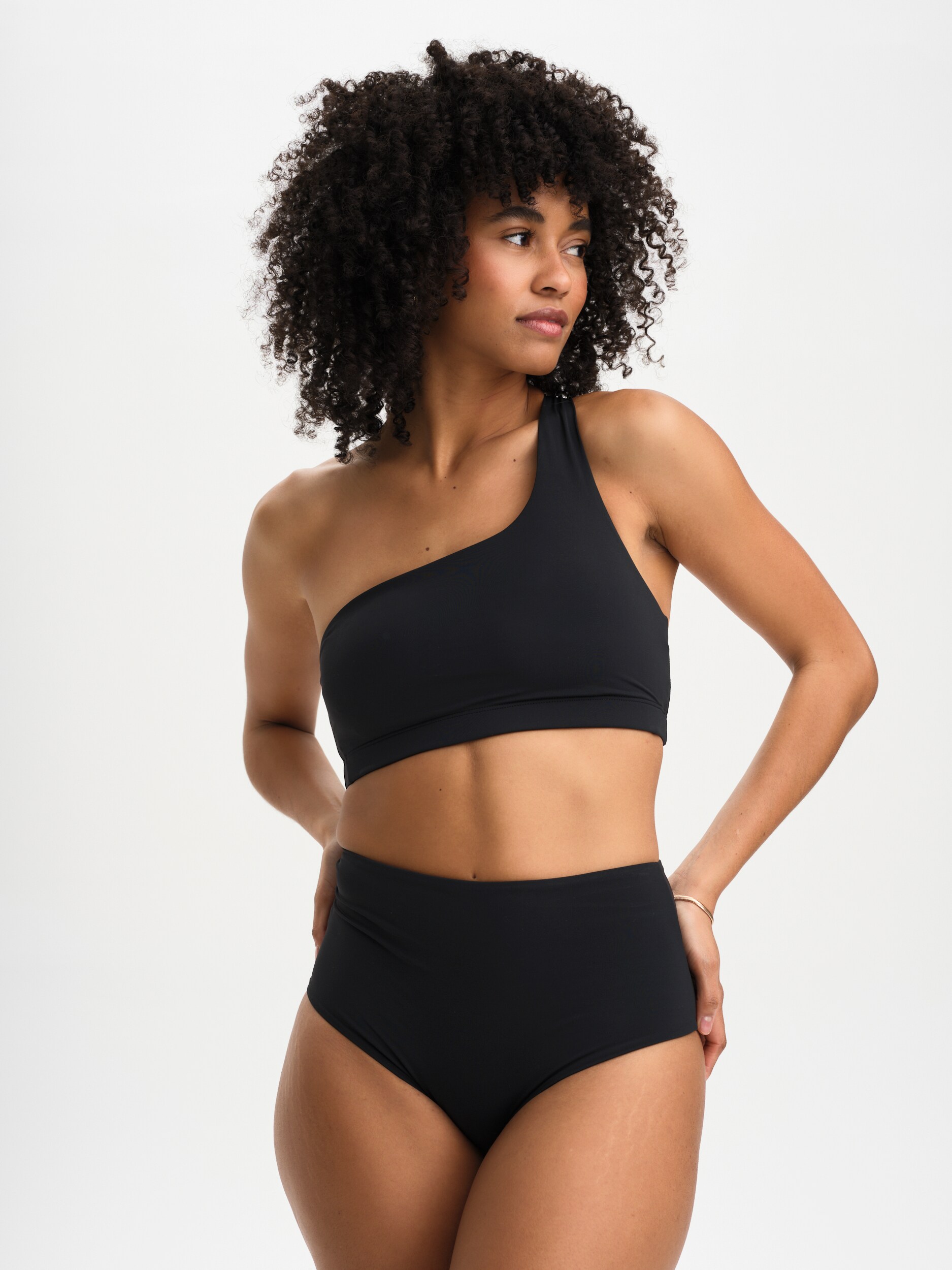 SOC, W BEACH ONESHOULDER