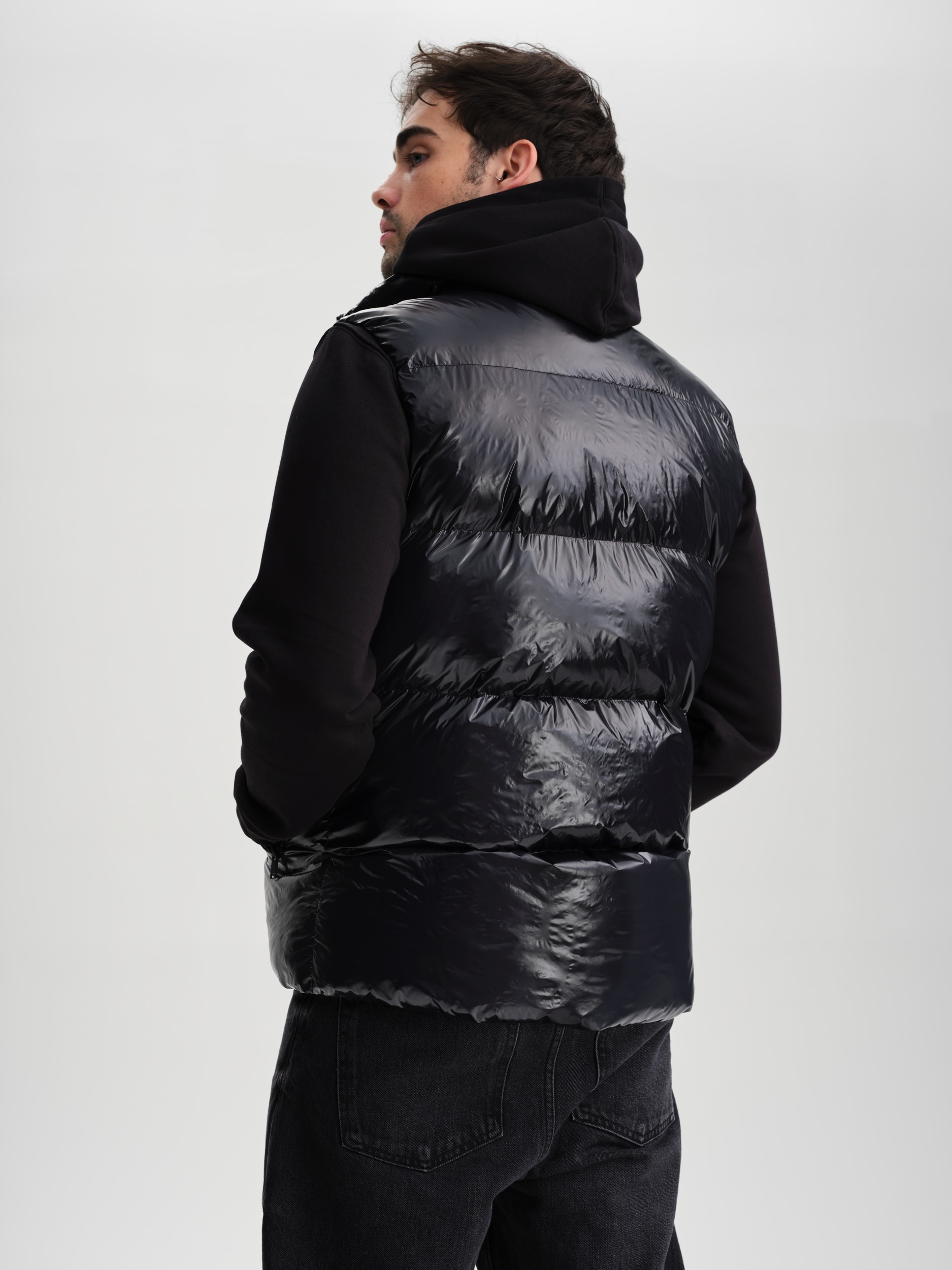 EVEREST, M Priel Vest