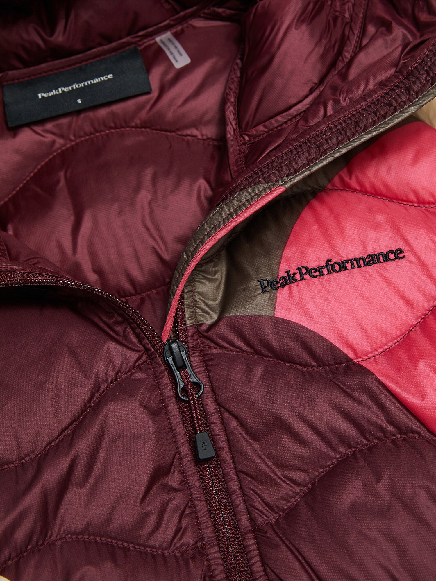 PEAK PERFORMANCE, W AOP HELIUM DOWN HOOD