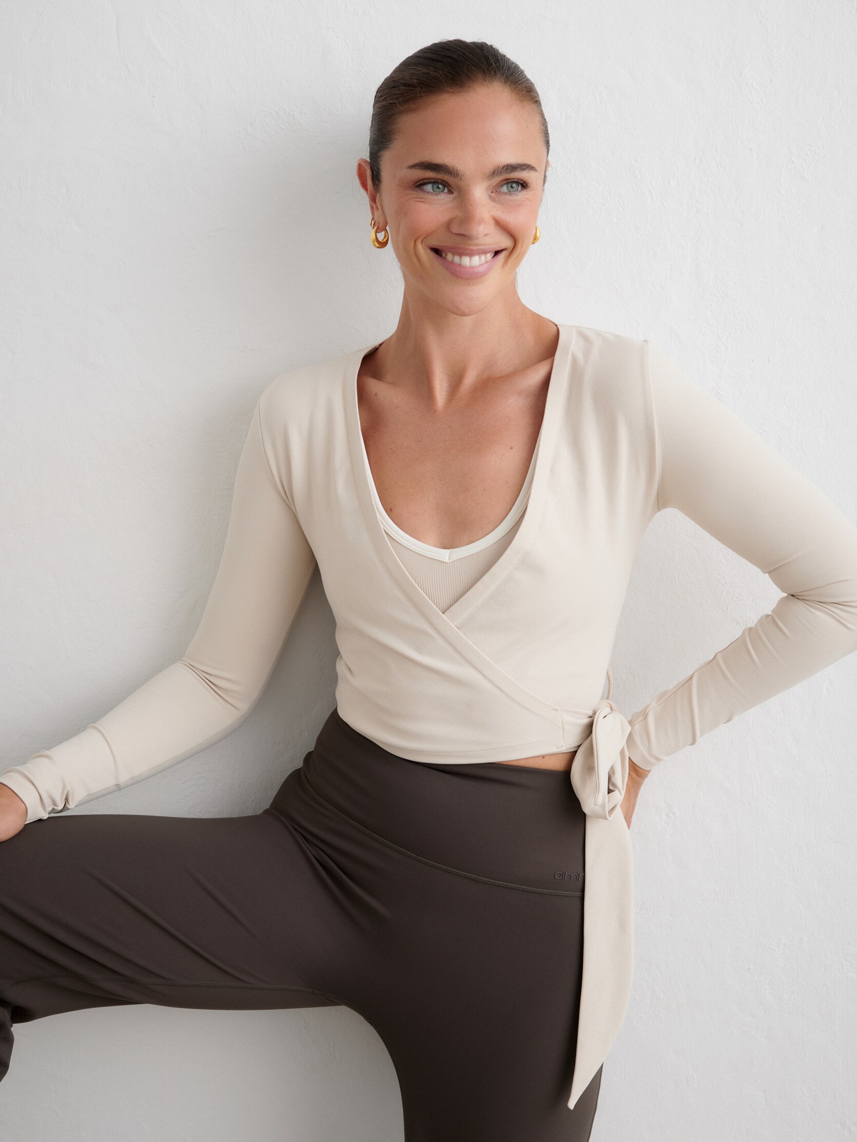 
AIM&acute;N, 
Shape Seamless Wrap Long Sleeve, 
Detail 1

