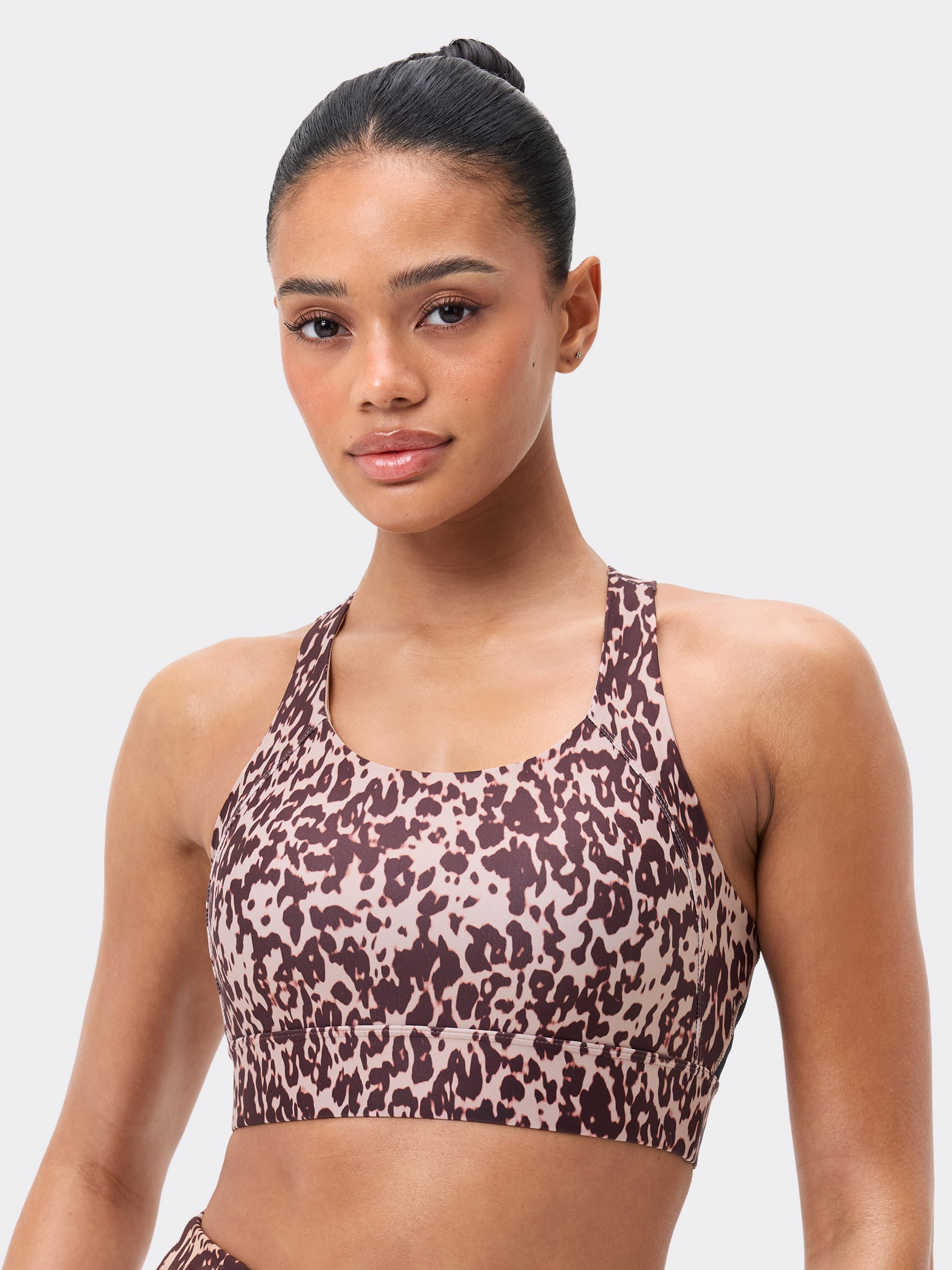 
STRONGER, 
Bounce Sports Bra, 
Detail 1
