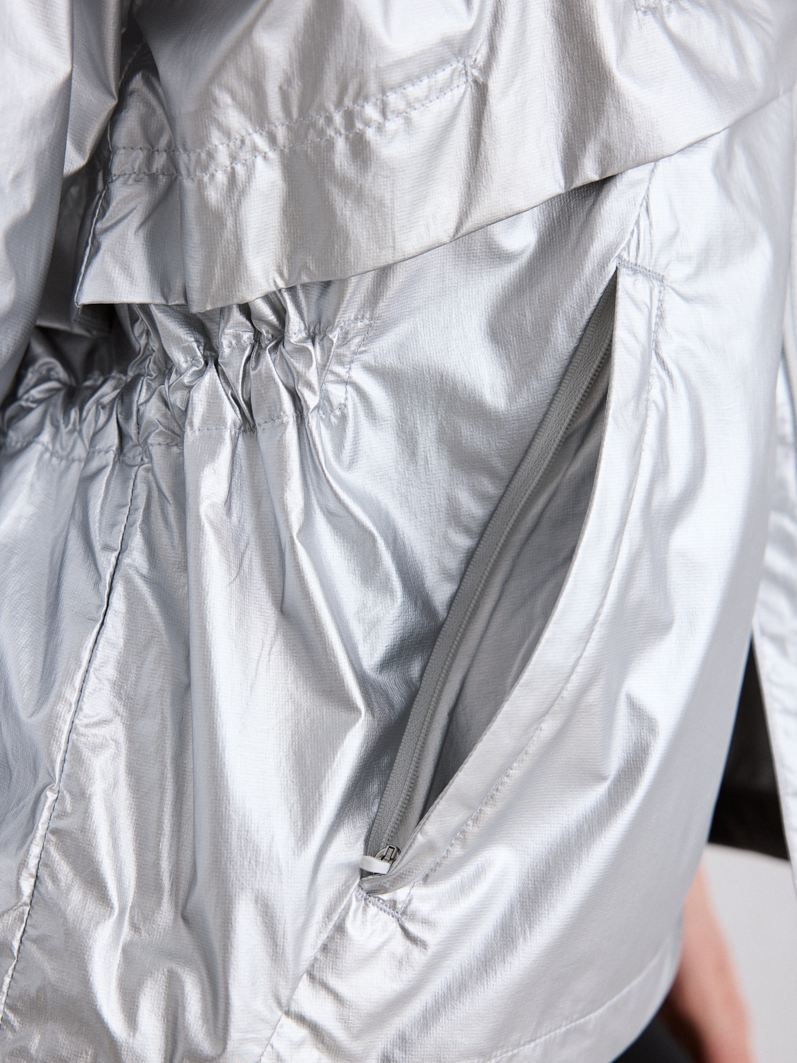 AIM&acute;N, W METALLIC RUNNING JACKET