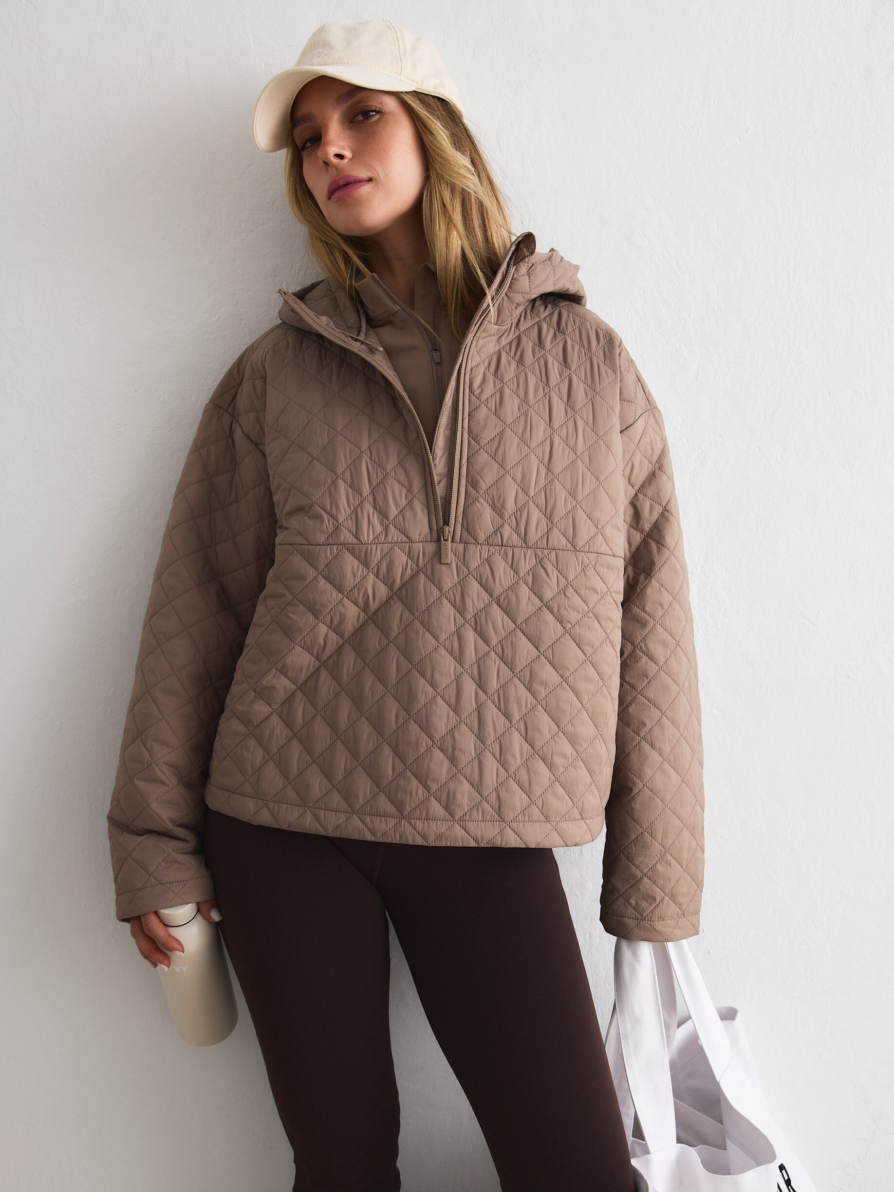 
AIM&acute;N, 
W CROPPED QUILTED ANORAK, 
Detail 1
