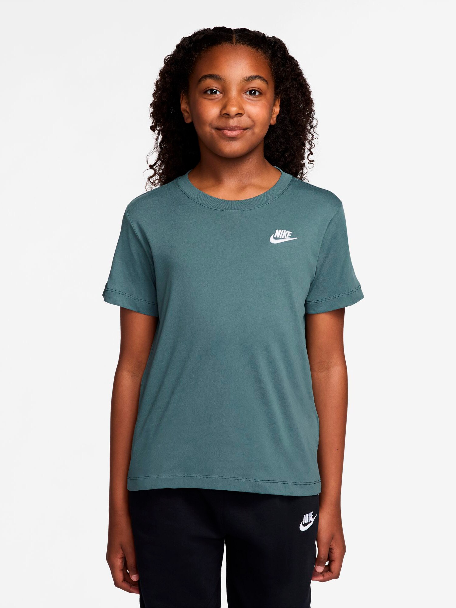 
NIKE, 
J Nsw Tee Emb Futura Ss, 
Detail 1
