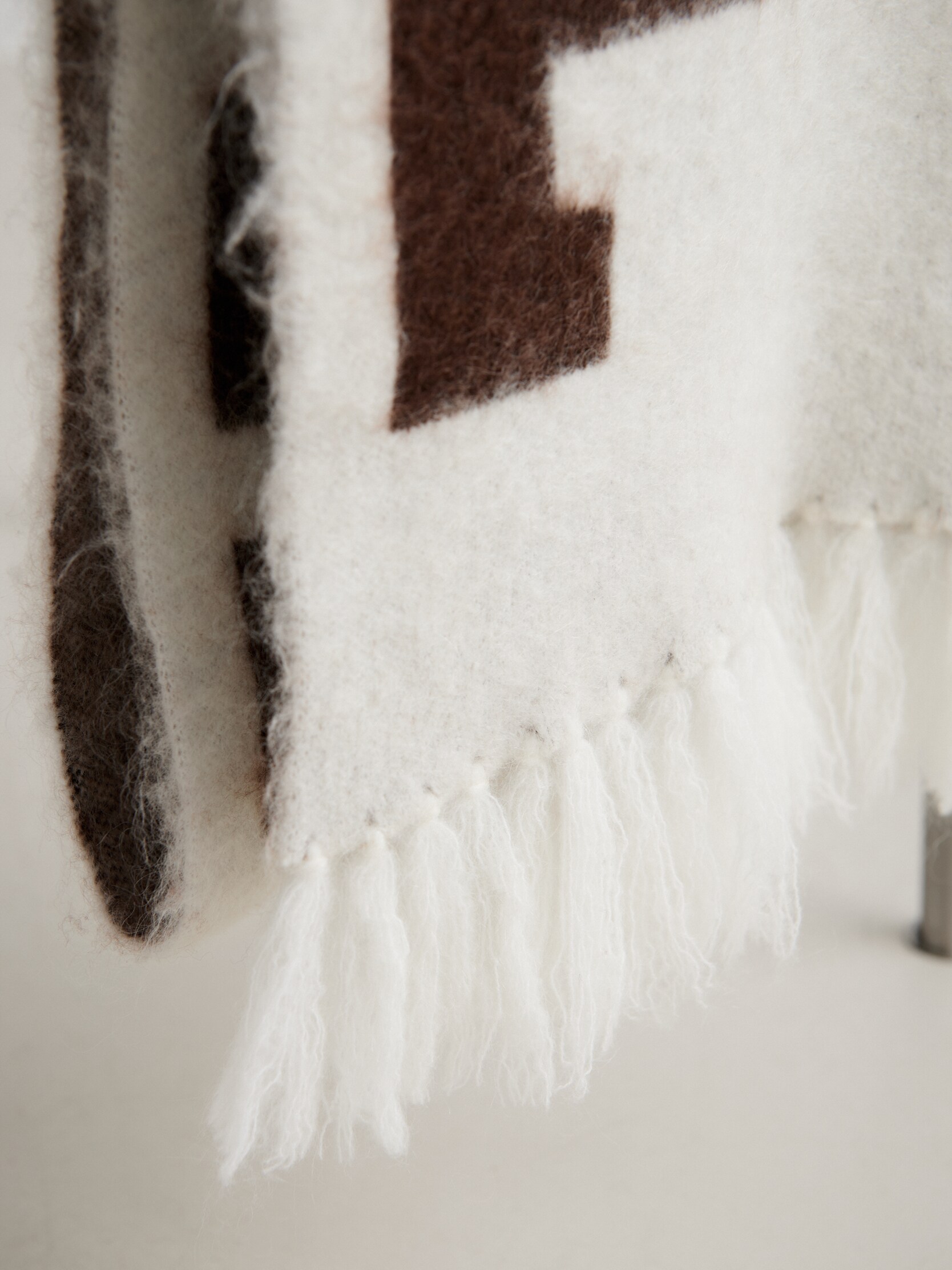 AIM&acute;N, COLLEGE KNIT SCARF