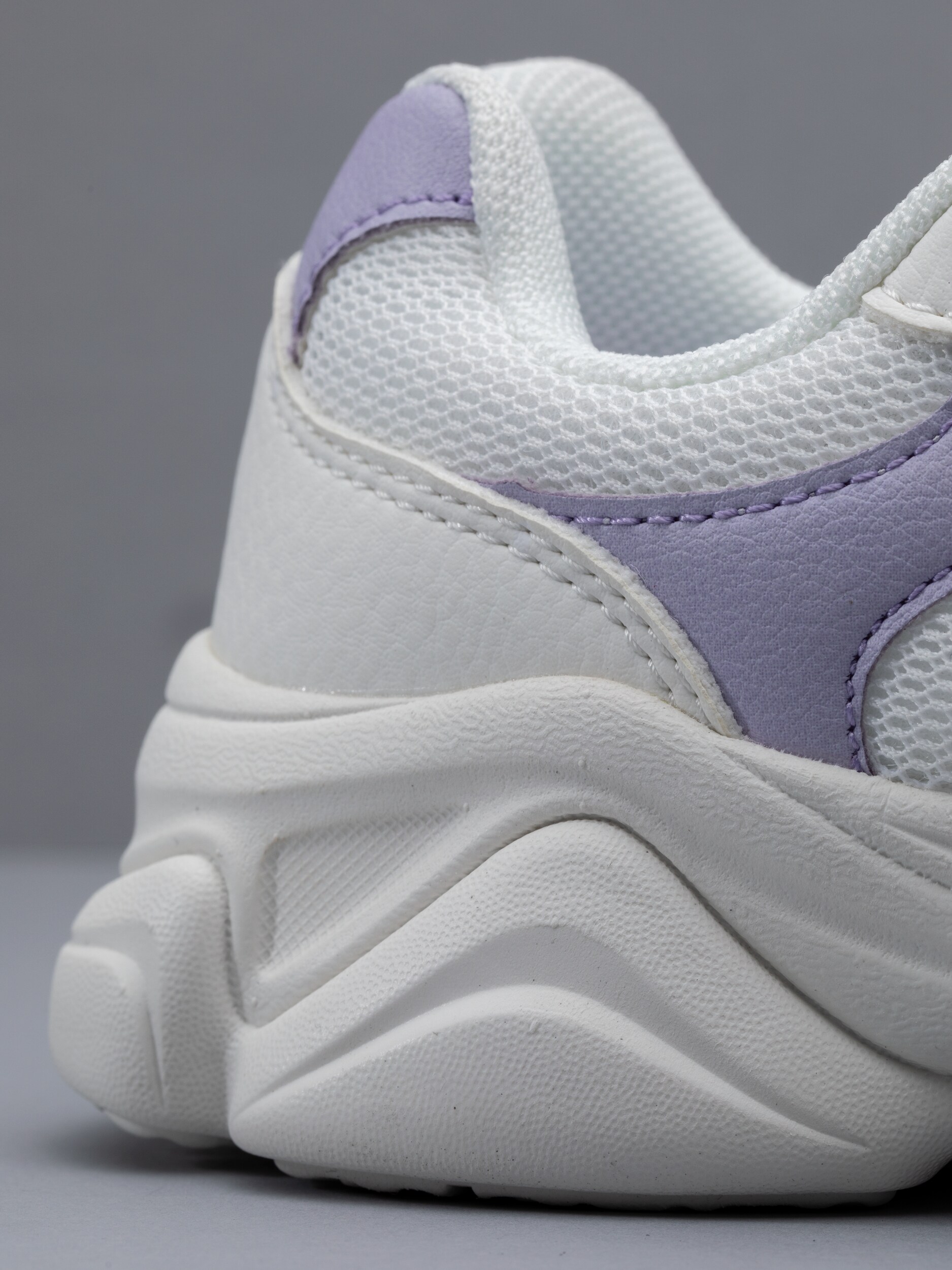 
SOC, 
J On The Move Sneaker, 
Detail 1
