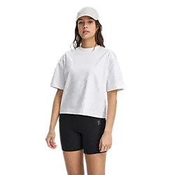 W Relax Tee - White Model01 Small1x1