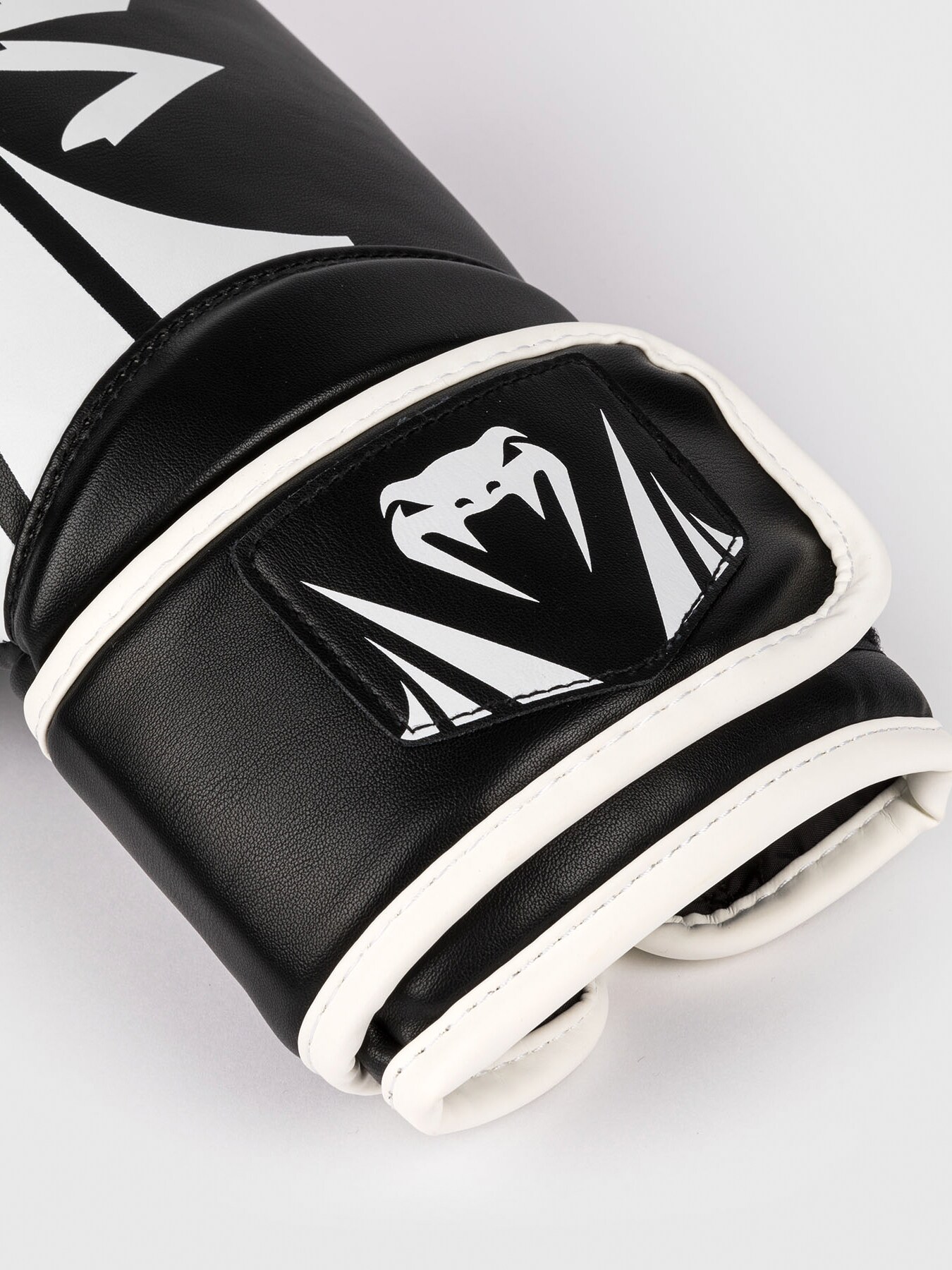 VENUM, CHALLENGER 2.5 BOXING GLOVE