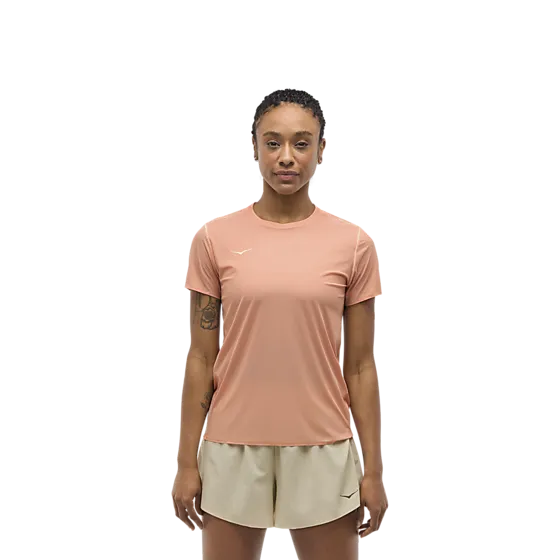 400851102101 HOKA W Airolite Run Short Sleeve 400851102101 HOKA W Airolite Run Short Sleeve Model01 Detail