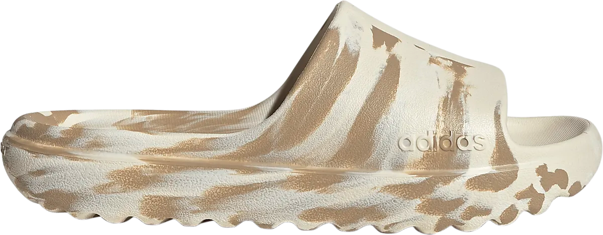 ADIDAS У Адилетт Люмия