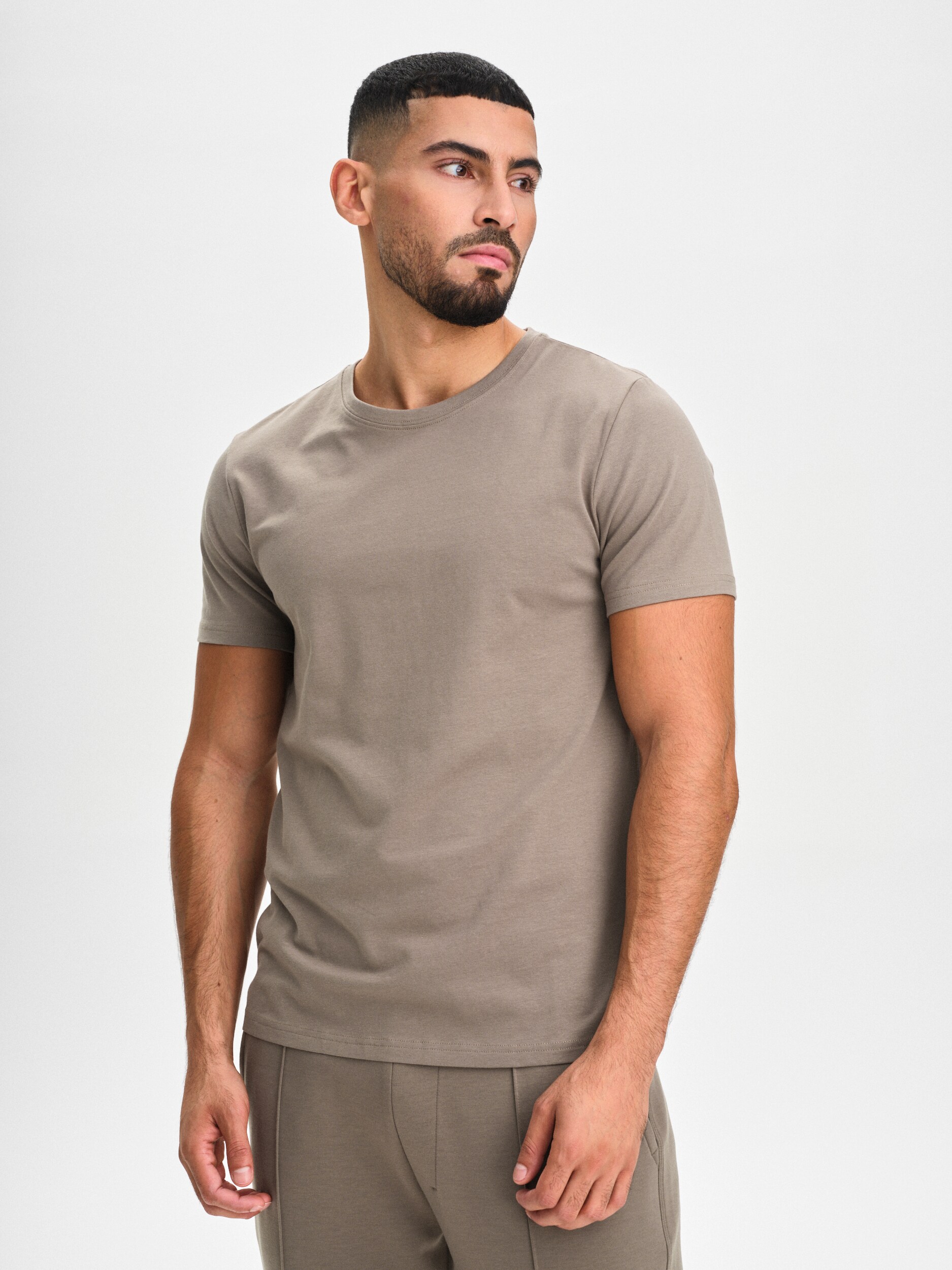 
SOC, 
M SLIM FIT R-NECK TEE, 
Detail 1
