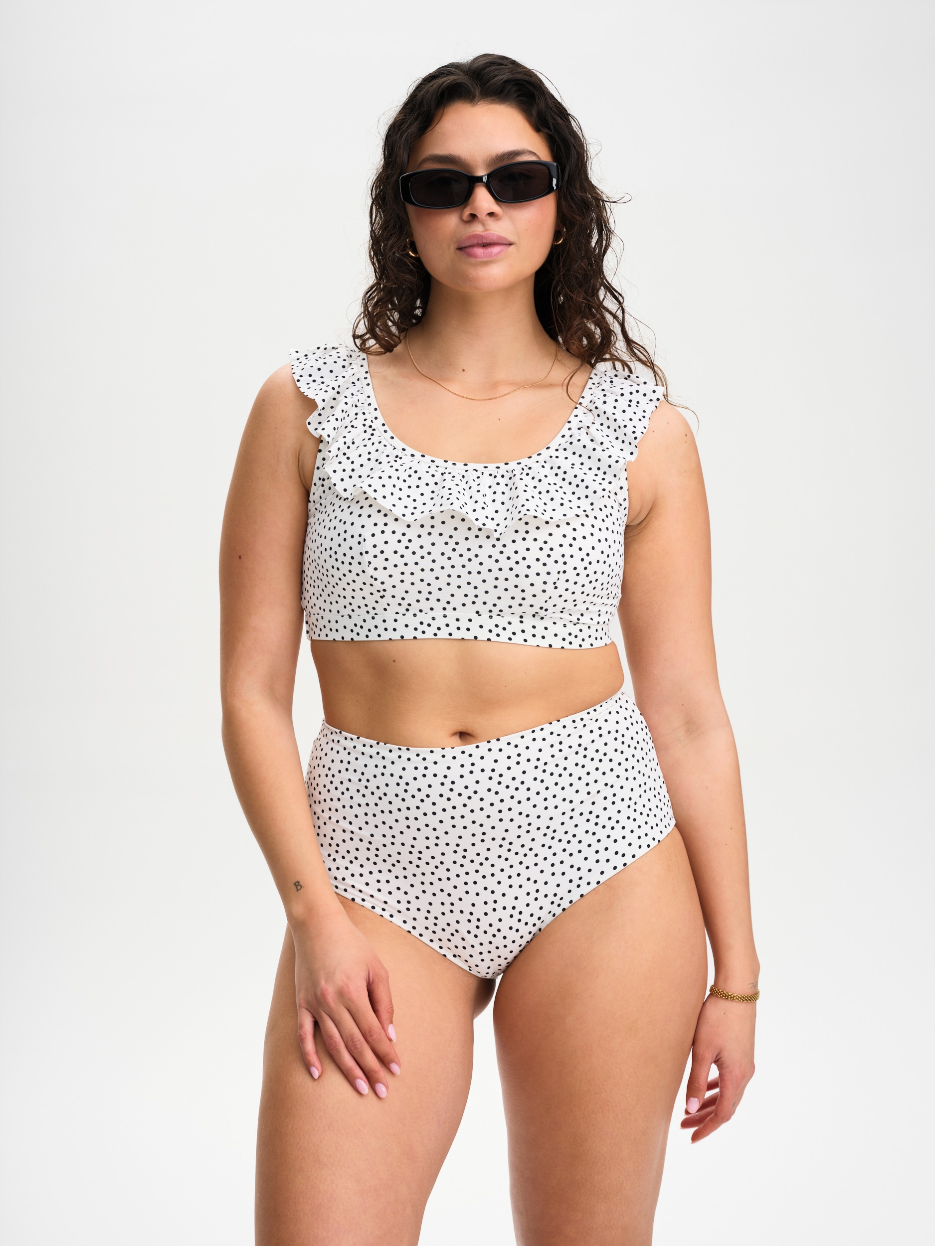 
SOC, 
W Beach Frill Top, 
Detail 1

