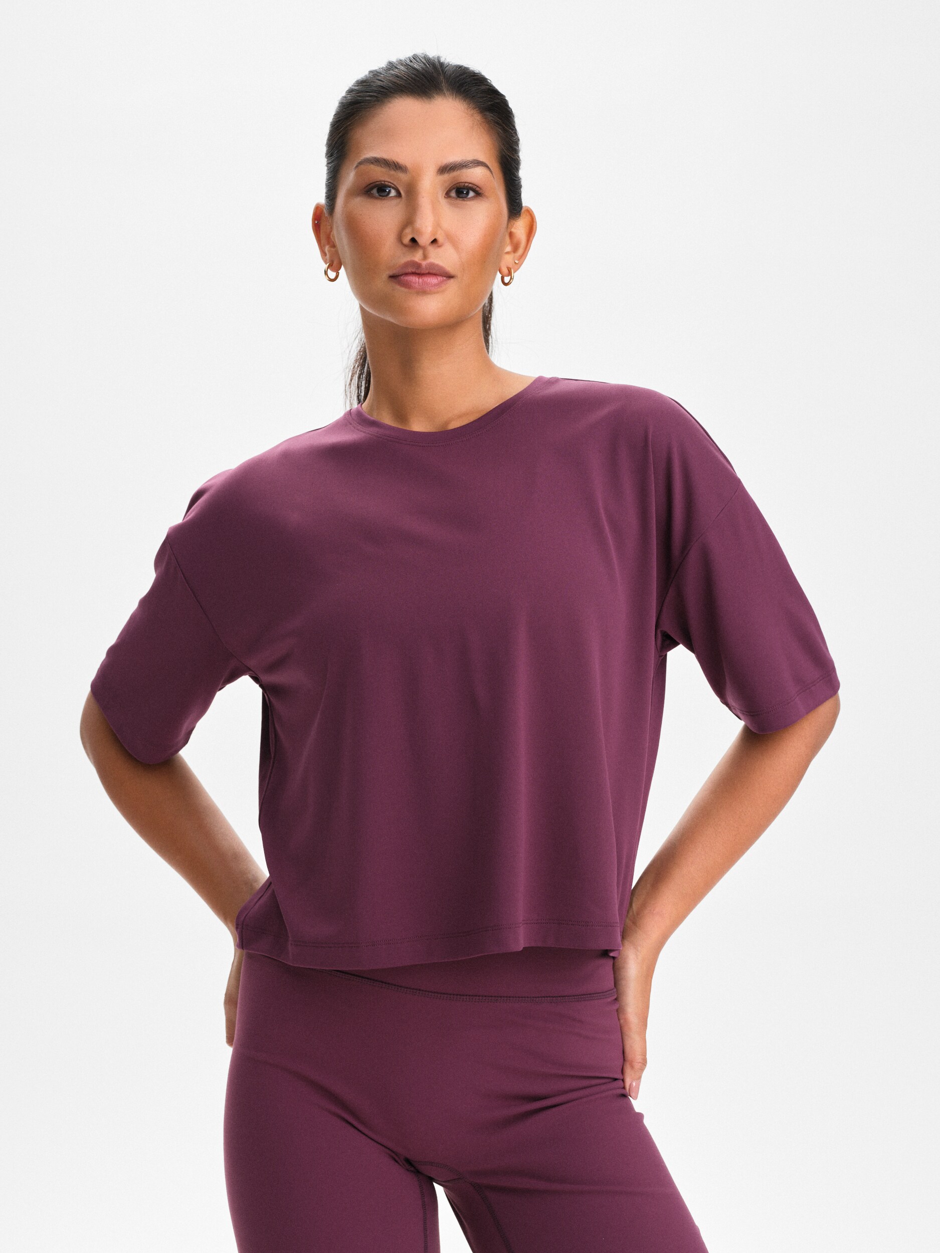 
SOC, 
W FITNESS TEE, 
Detail 1
