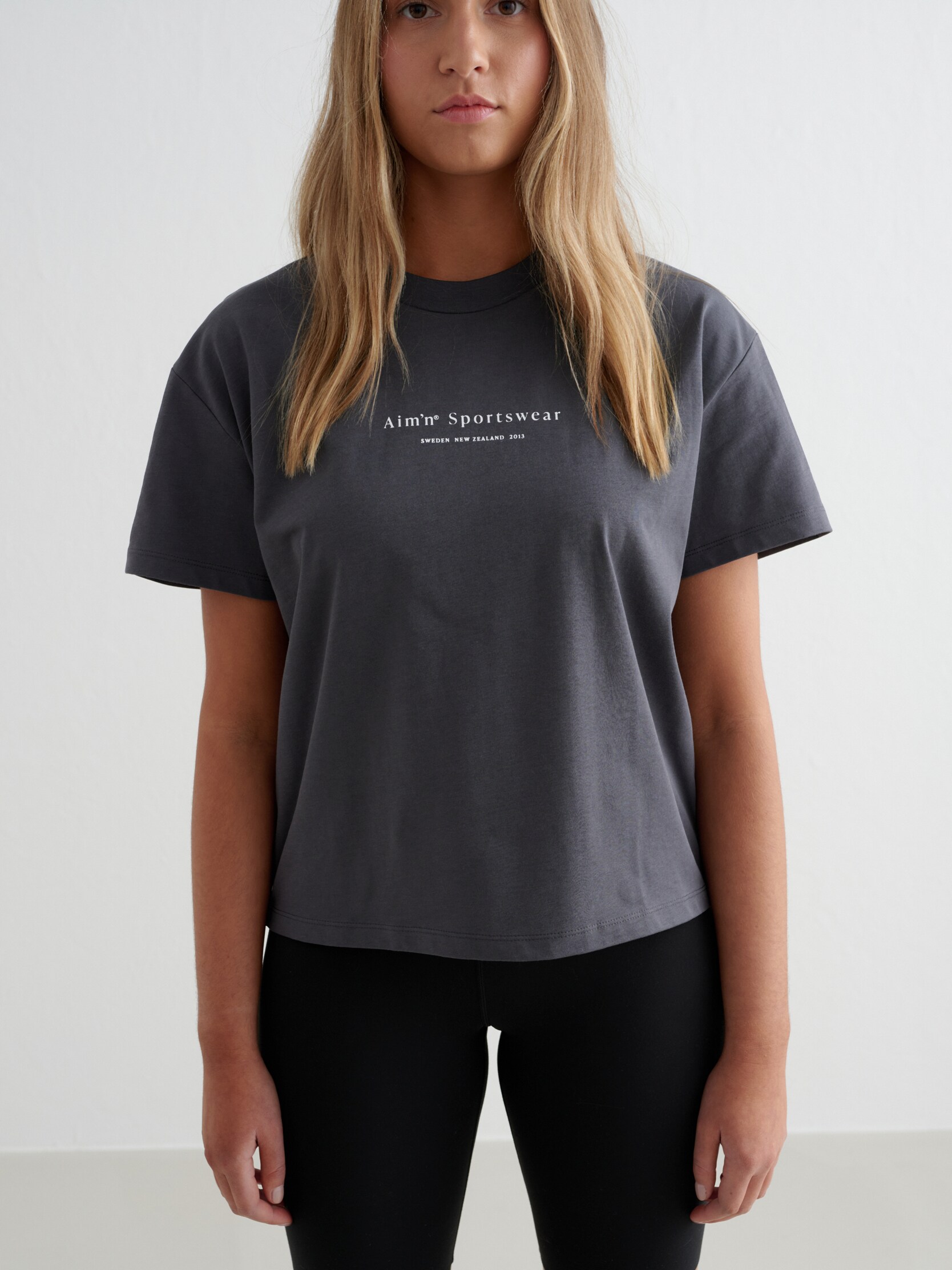 
AIM&acute;N, 
W Serif Boxy T-Shirt, 
Detail 1
