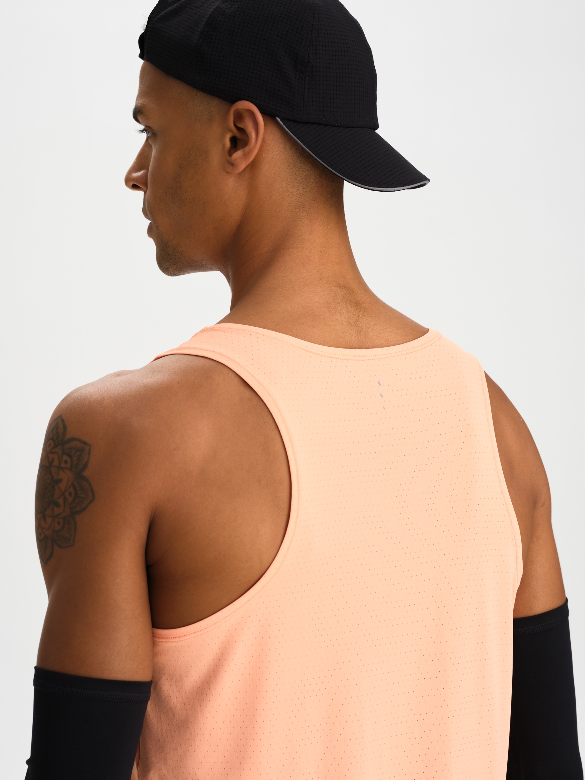 SOC, M RUN AIRY SINGLET