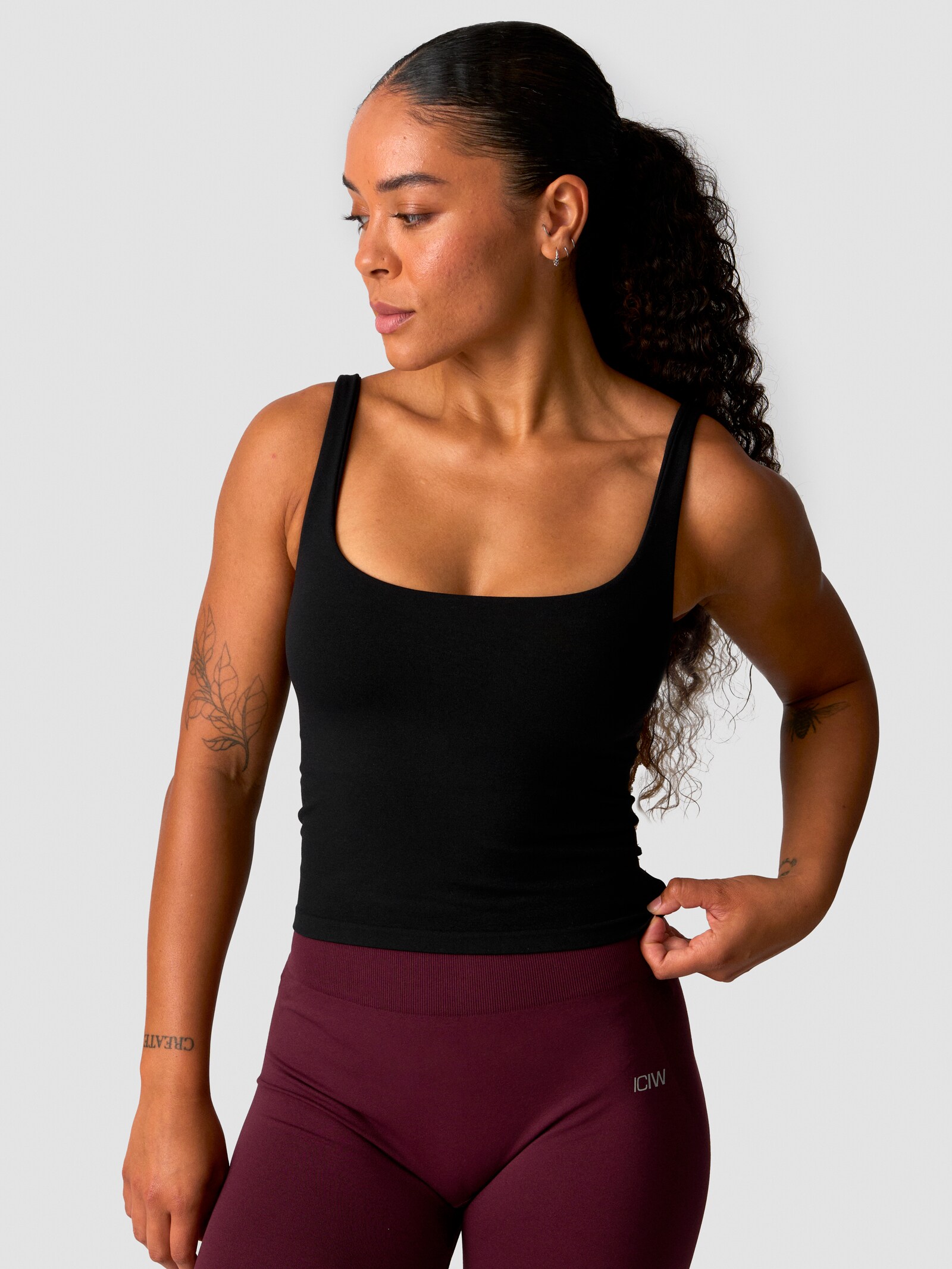 
ICANIWILL, 
SMOOTH SEAMLESS 2-IN-1 TANK, 
Detail 1
