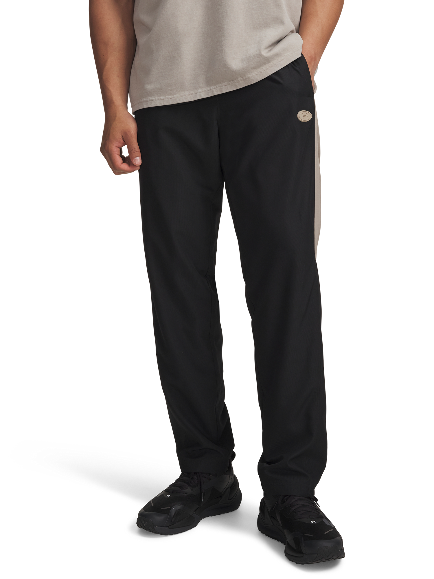 
UNDER ARMOUR, 
M RIVAL WOVEN CB PANTS, 
Detail 1
