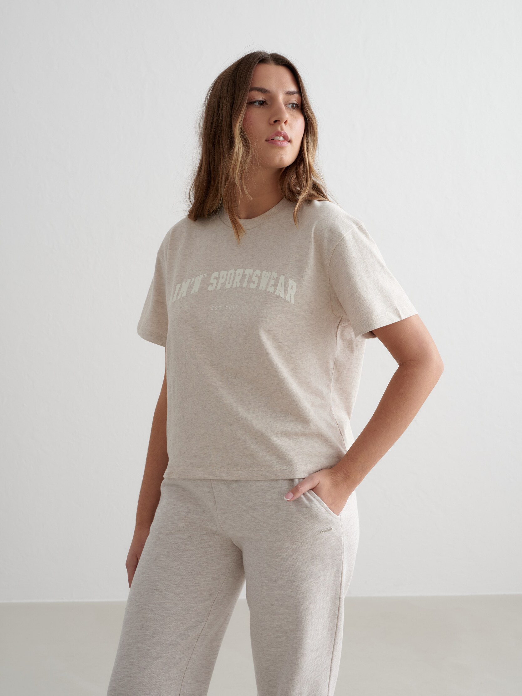 
AIM&acute;N, 
W Varsity Boxy T-shirt, 
Detail 1
