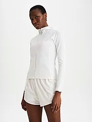 W RUN PACE HOOD - OFFWHITE Model01 Small1x1