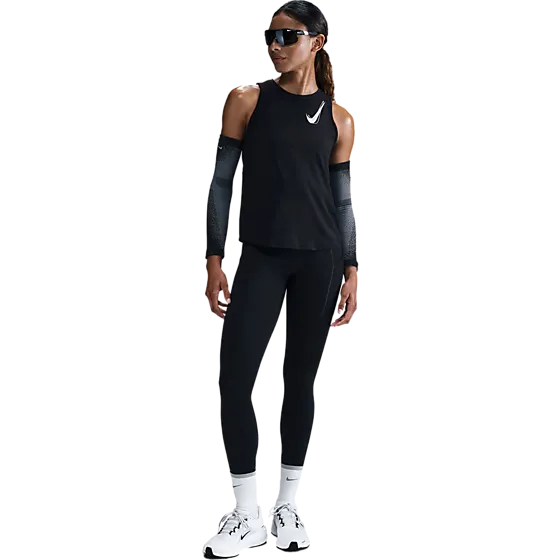 400636101102 NIKE Nike One Swoosh Women'S Dri-Fit Run 400636101102 NIKE Nike One Swoosh Women'S Dri-Fit Run Model01 Detail