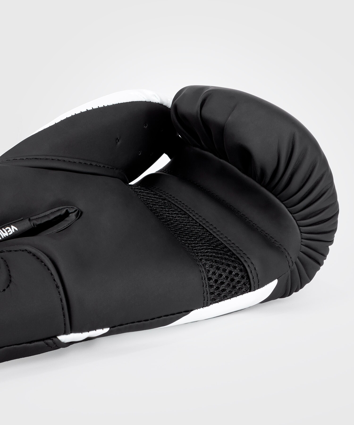 VENUM, CHALLENGER 4 BOXING GLOVE