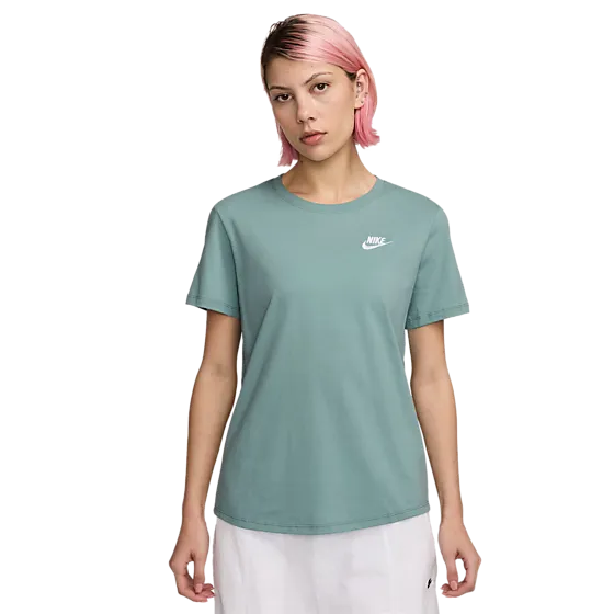 379660118101 NIKE W Nsw Tee Club 379660118101 NIKE W Nsw Tee Club Model01 Detail