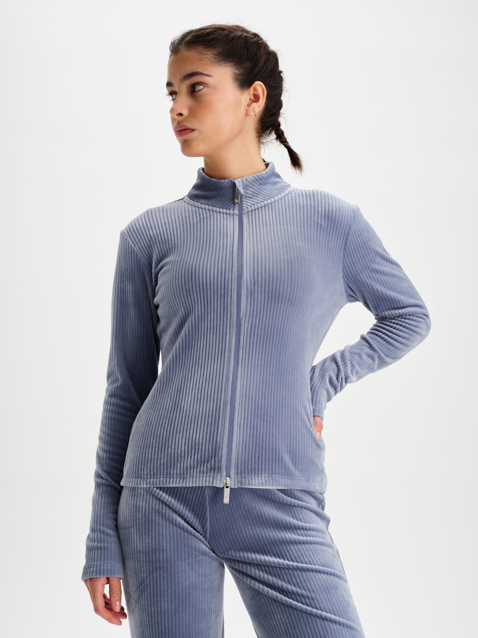 
SOC, 
W Holiday Velvet Zip, 
Detail 1
