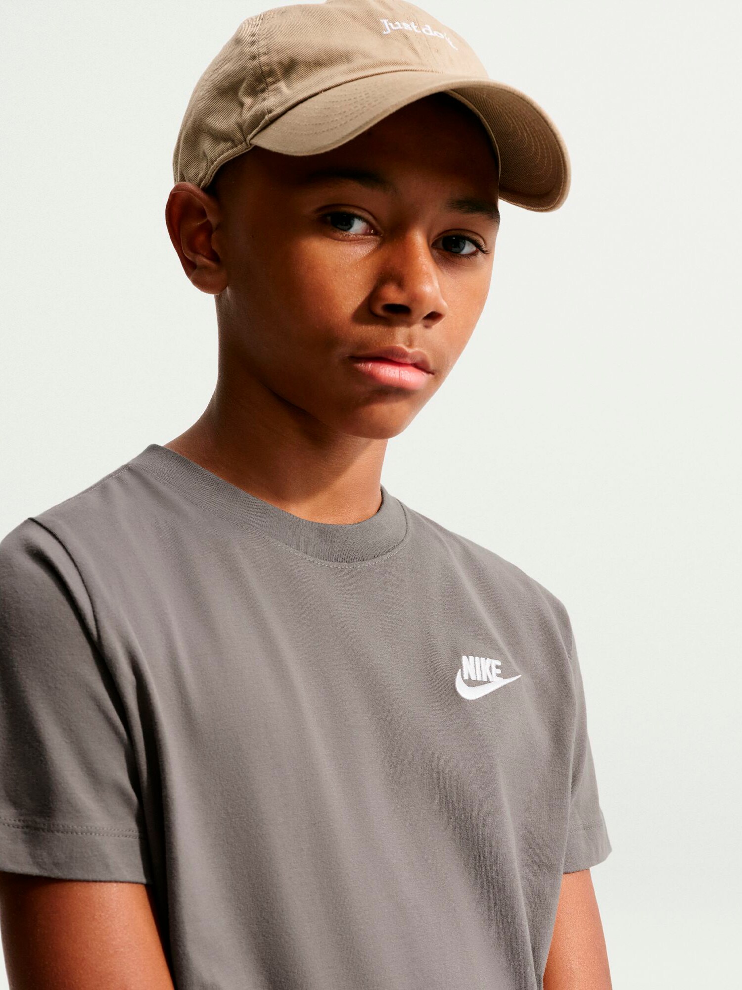 NIKE, J Nsw Tee Emb Futura Ss