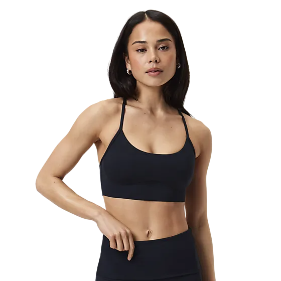 403941103101 STRONGER Soft Strappy Sports Bra 403941103101 STRONGER Soft Strappy Sports Bra Model01 Detail