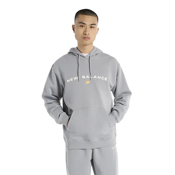 399645104102 NEW BALANCE M Reimagined Fleece Graphic Hoodie 399645104102 NEW BALANCE M Reimagined Fleece Graphic Hoodie Model01 Detail