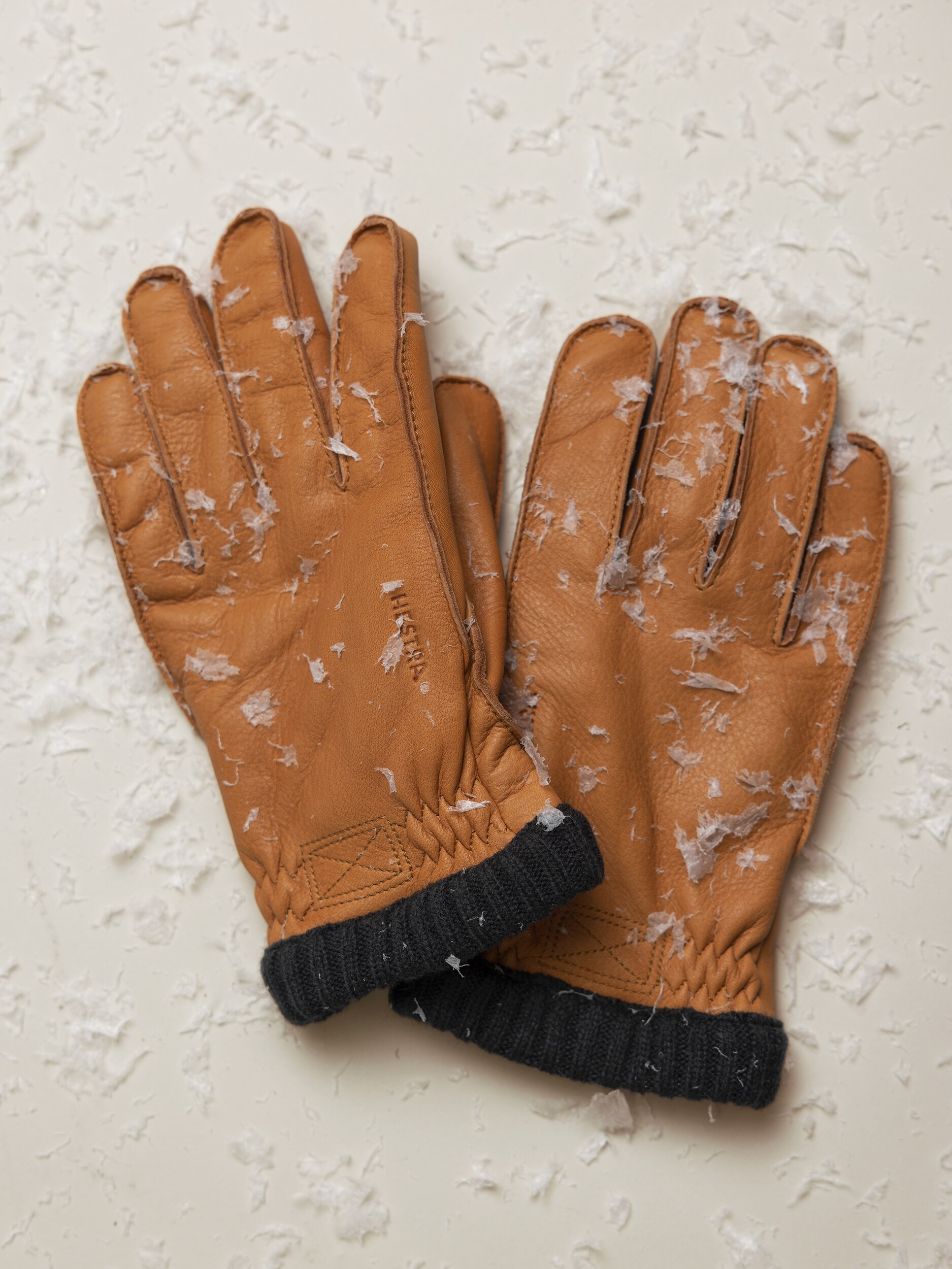 
HESTRA, 
Deerskin Glove, 
Detail 1
