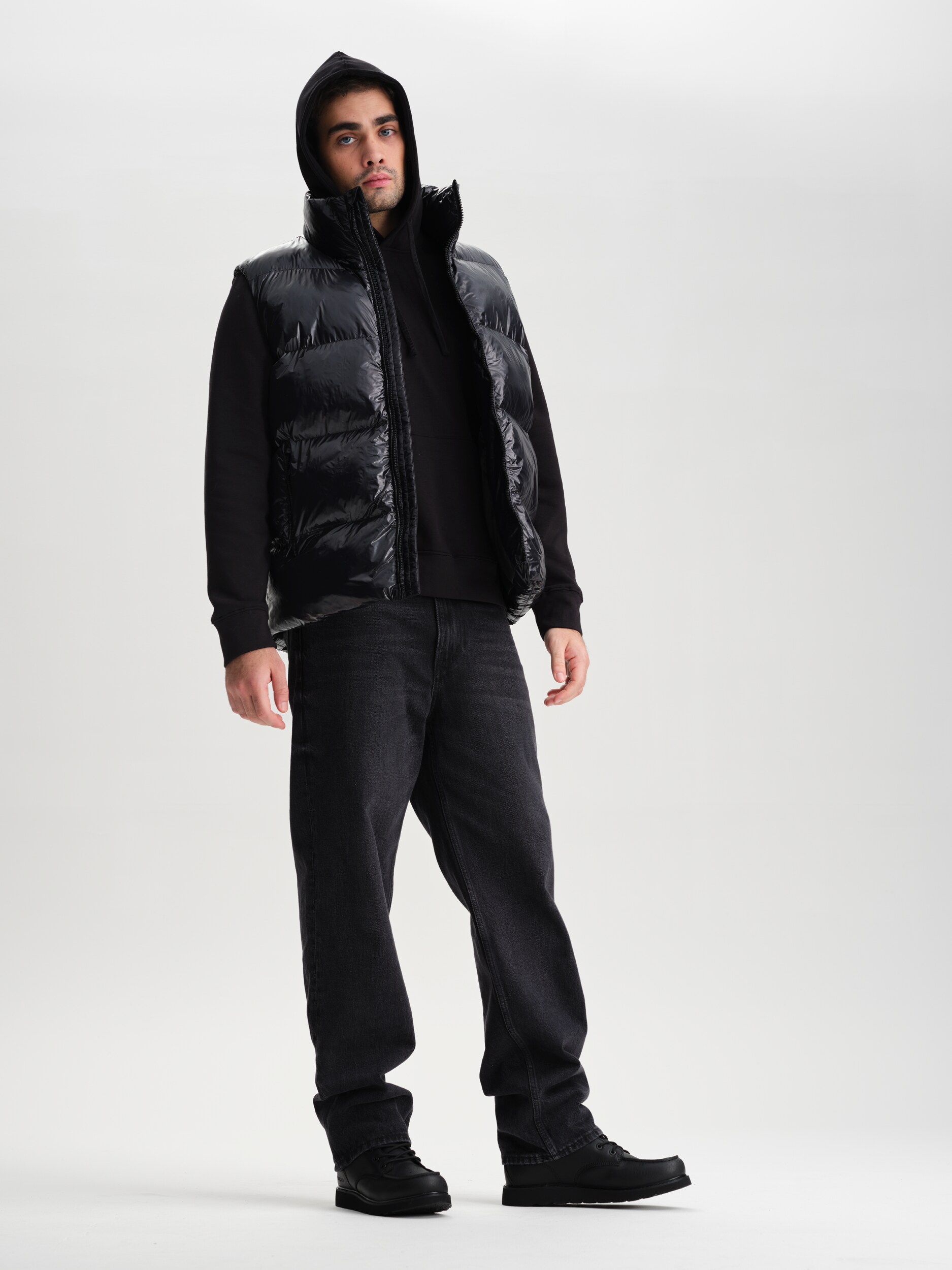 EVEREST, M Priel Vest