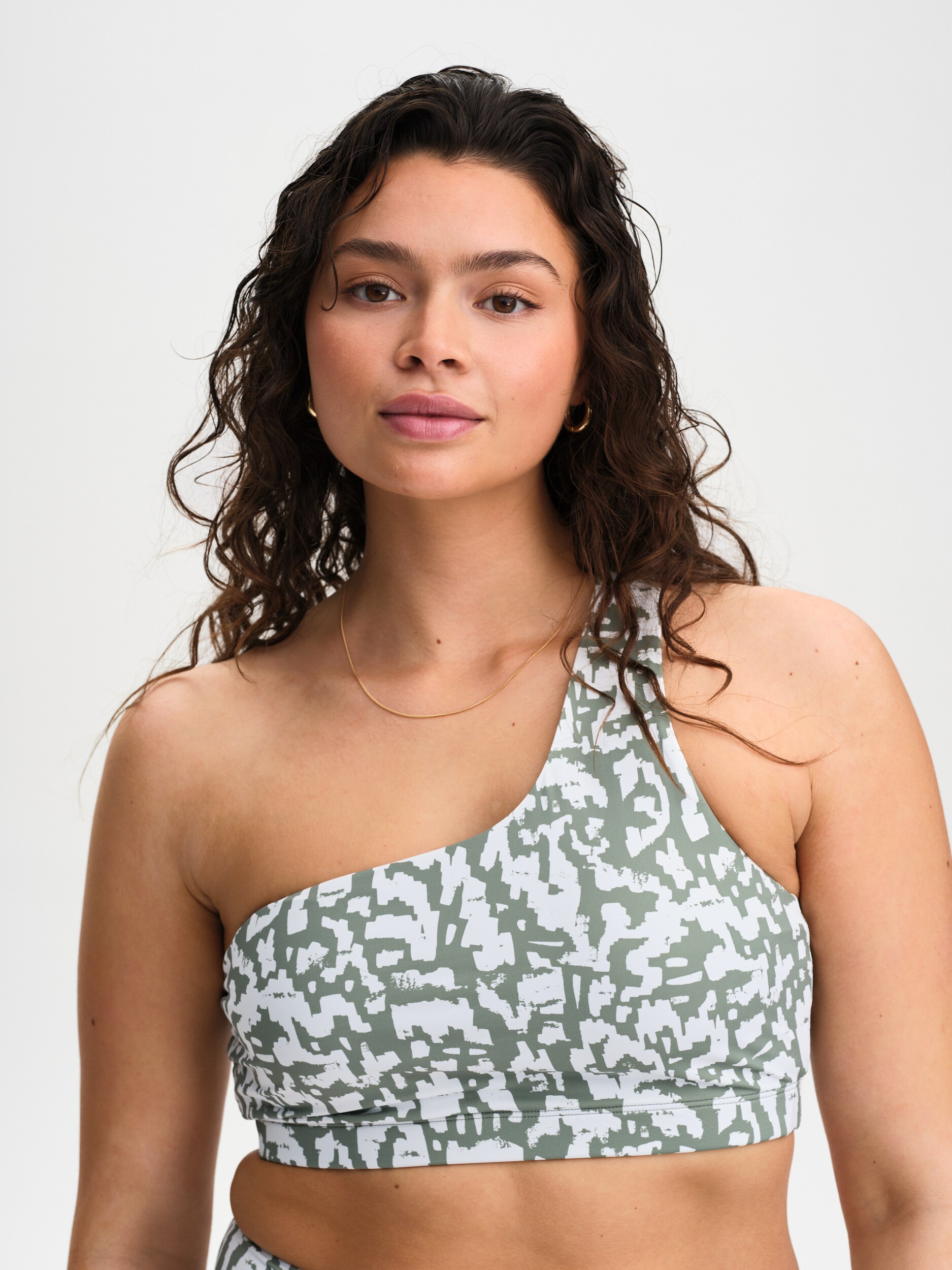 SOC, W BEACH ONESHOULDER